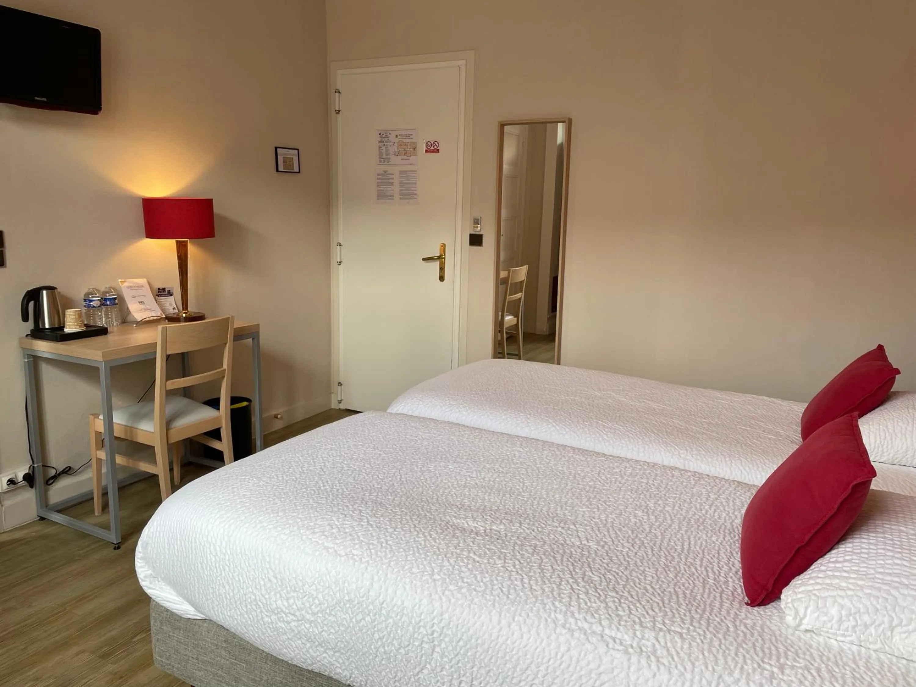 Bedroom, Bed in Logis Hôtel Le Saint Florent