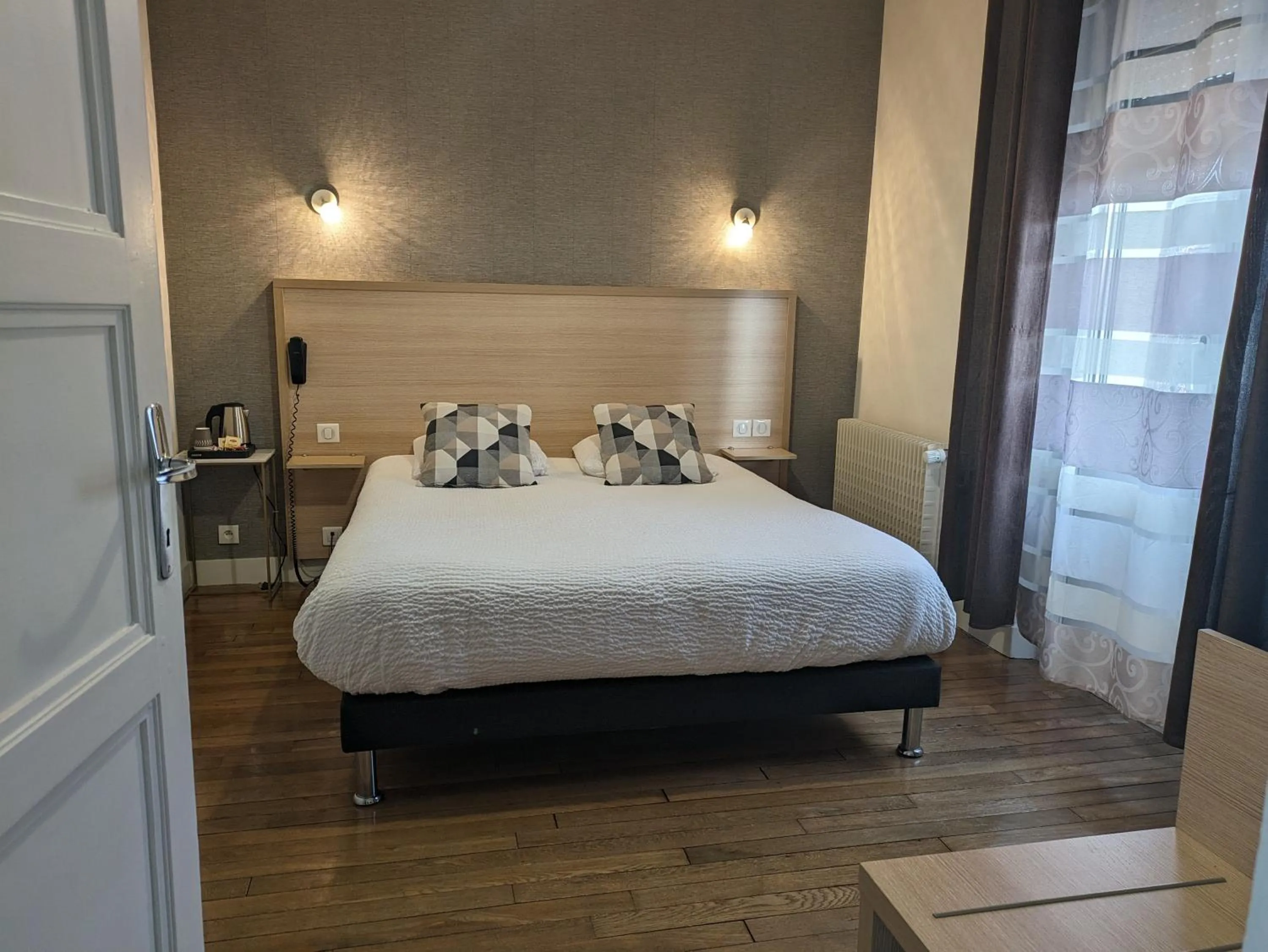 Bedroom, Bed in Logis Hôtel Le Saint Florent