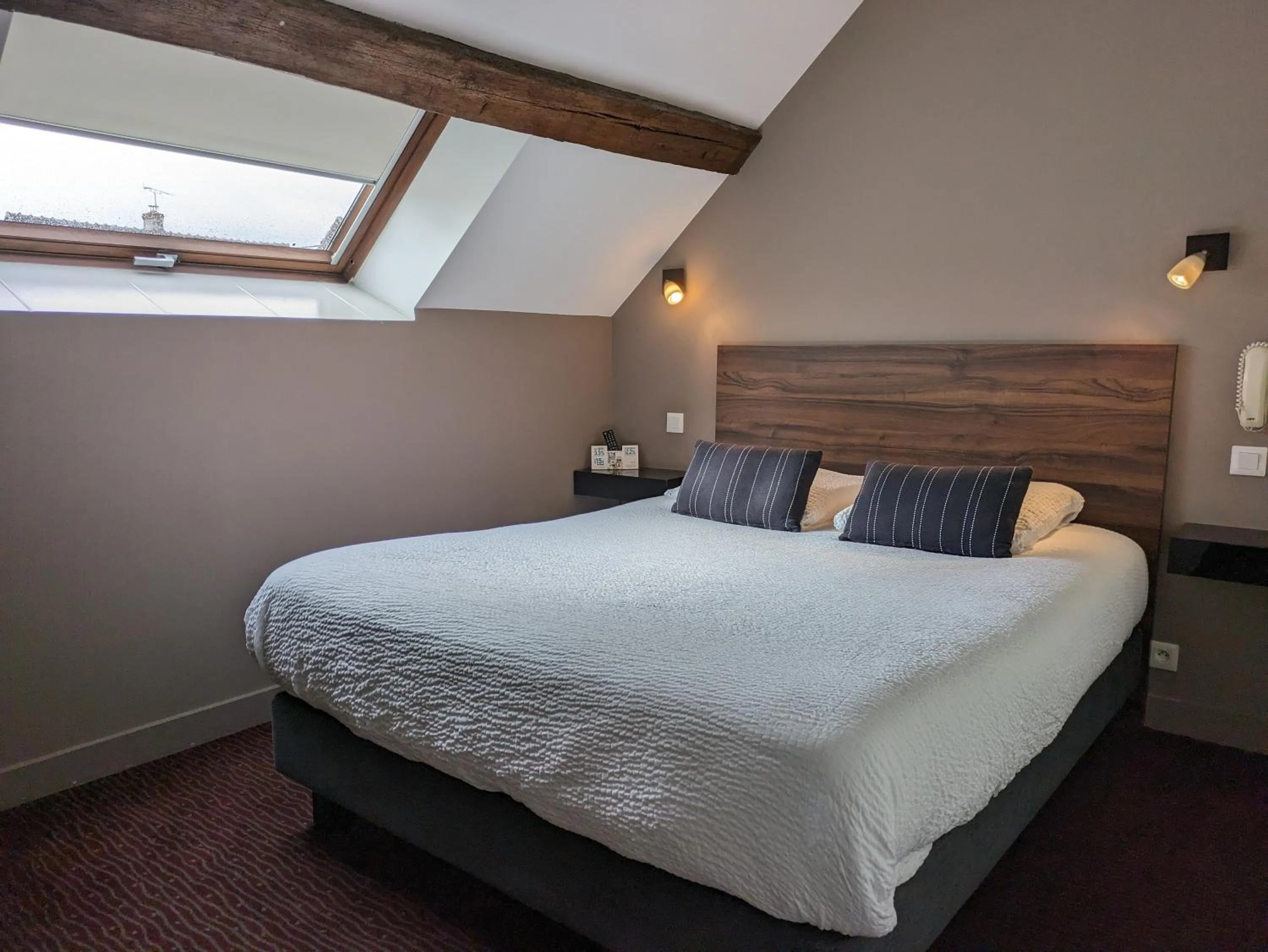 Bedroom, Bed in Logis Hôtel Le Saint Florent