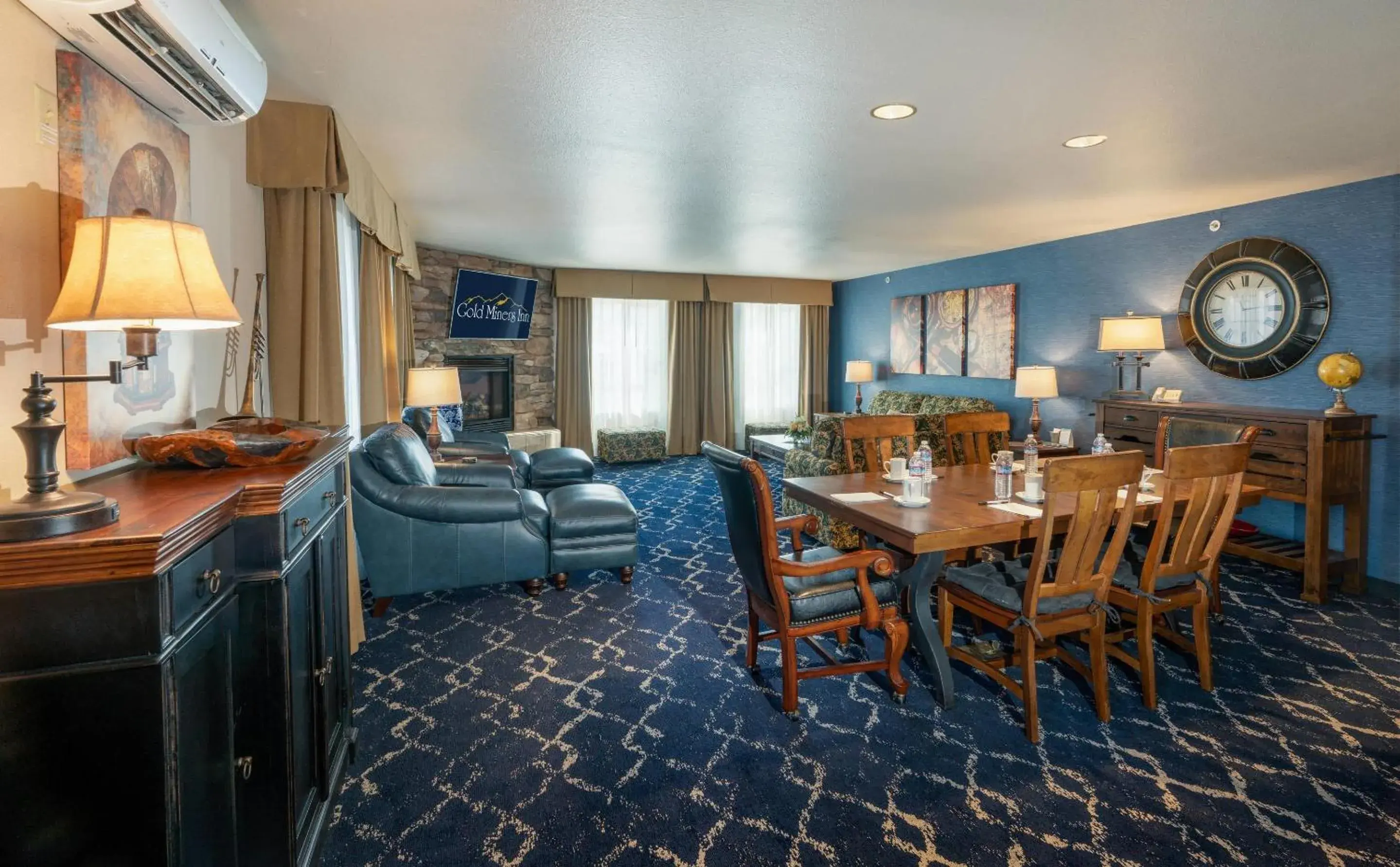 Bedroom in Gold Miners Inn Grass Valley, an Ascend Collection Hotel Bedroom in Gold Miners Inn Grass Valley, an Ascend Collection Hotel