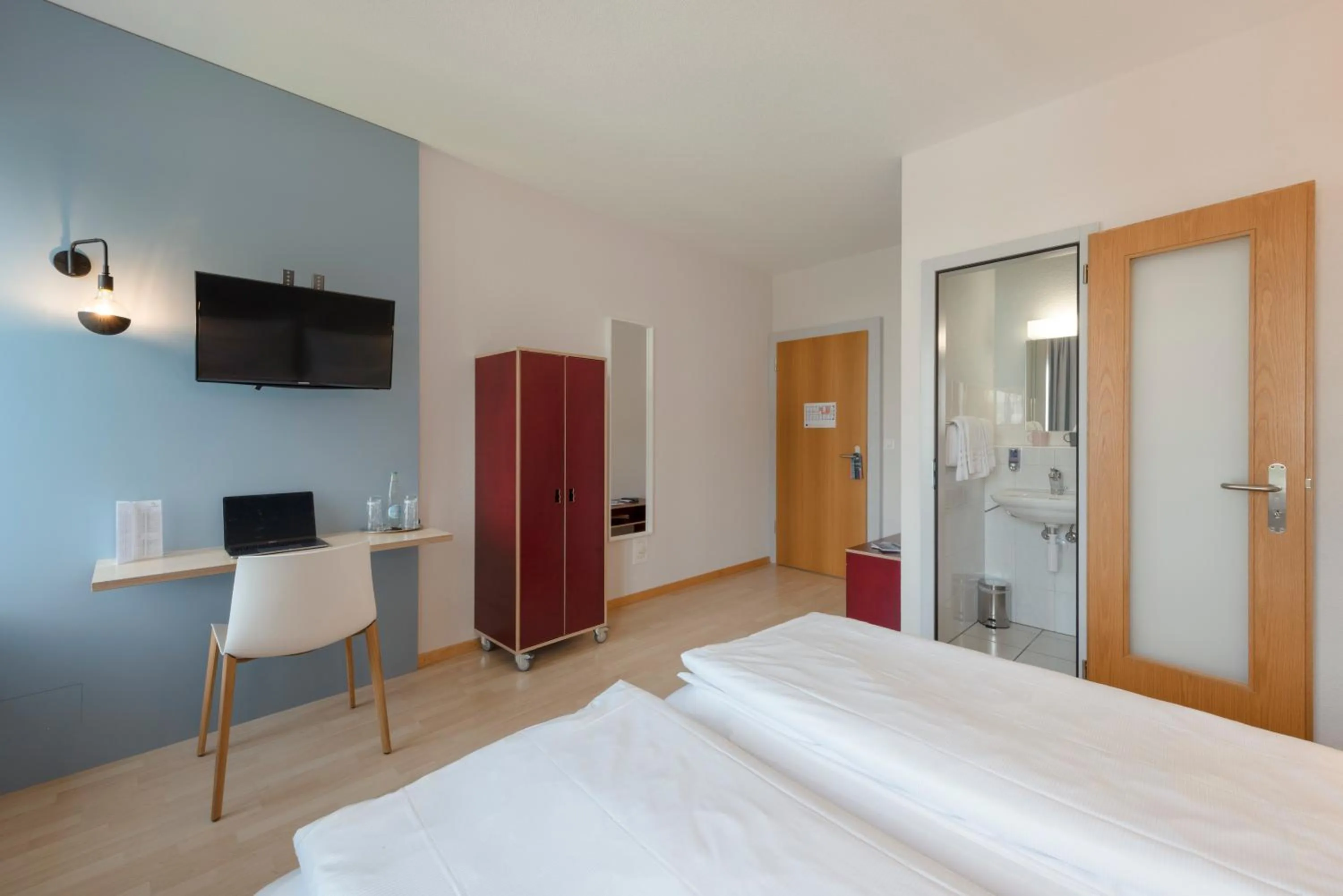 Bed in Bären Self Check-in Hotel