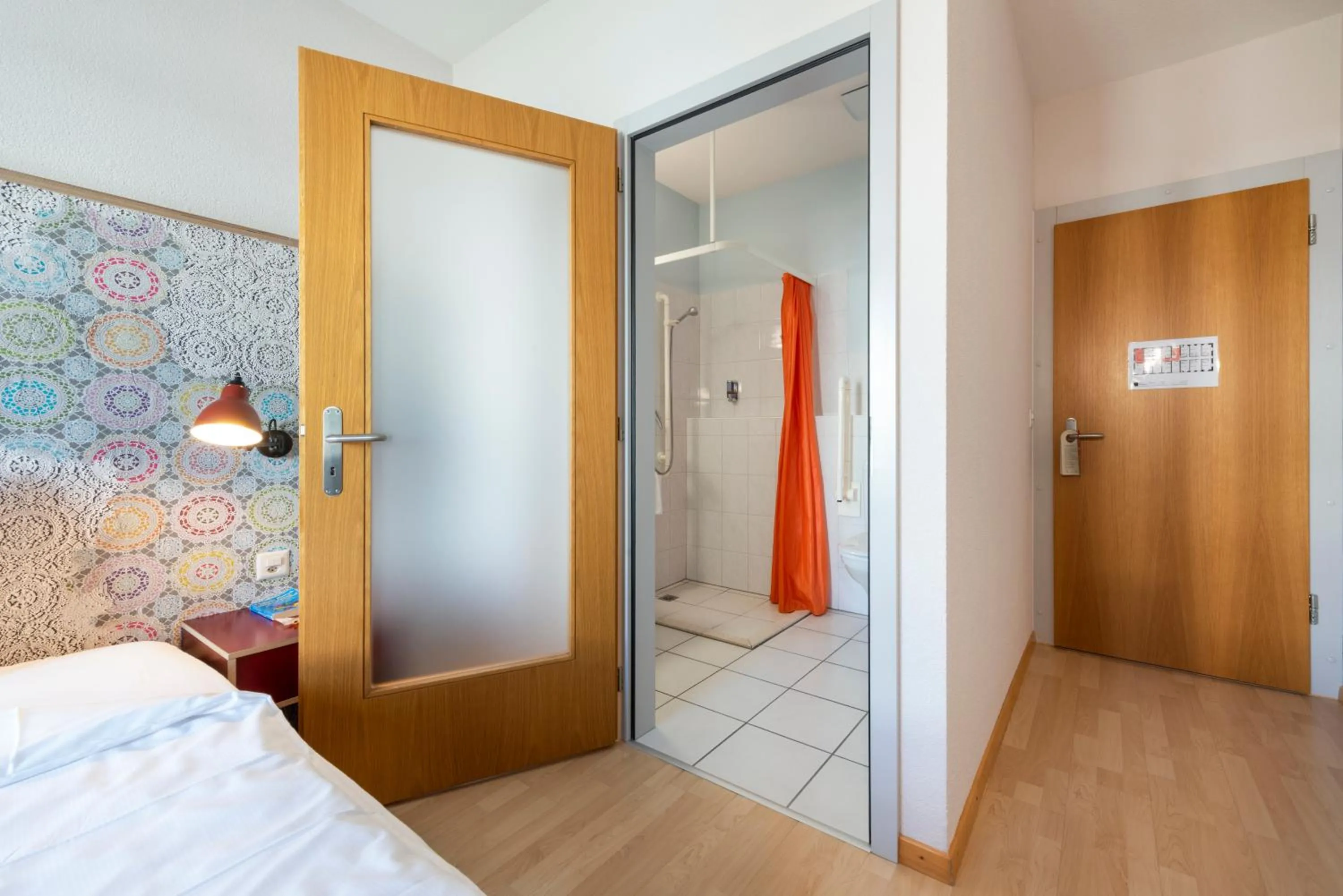Bathroom, Bed in Bären Self Check-in Hotel