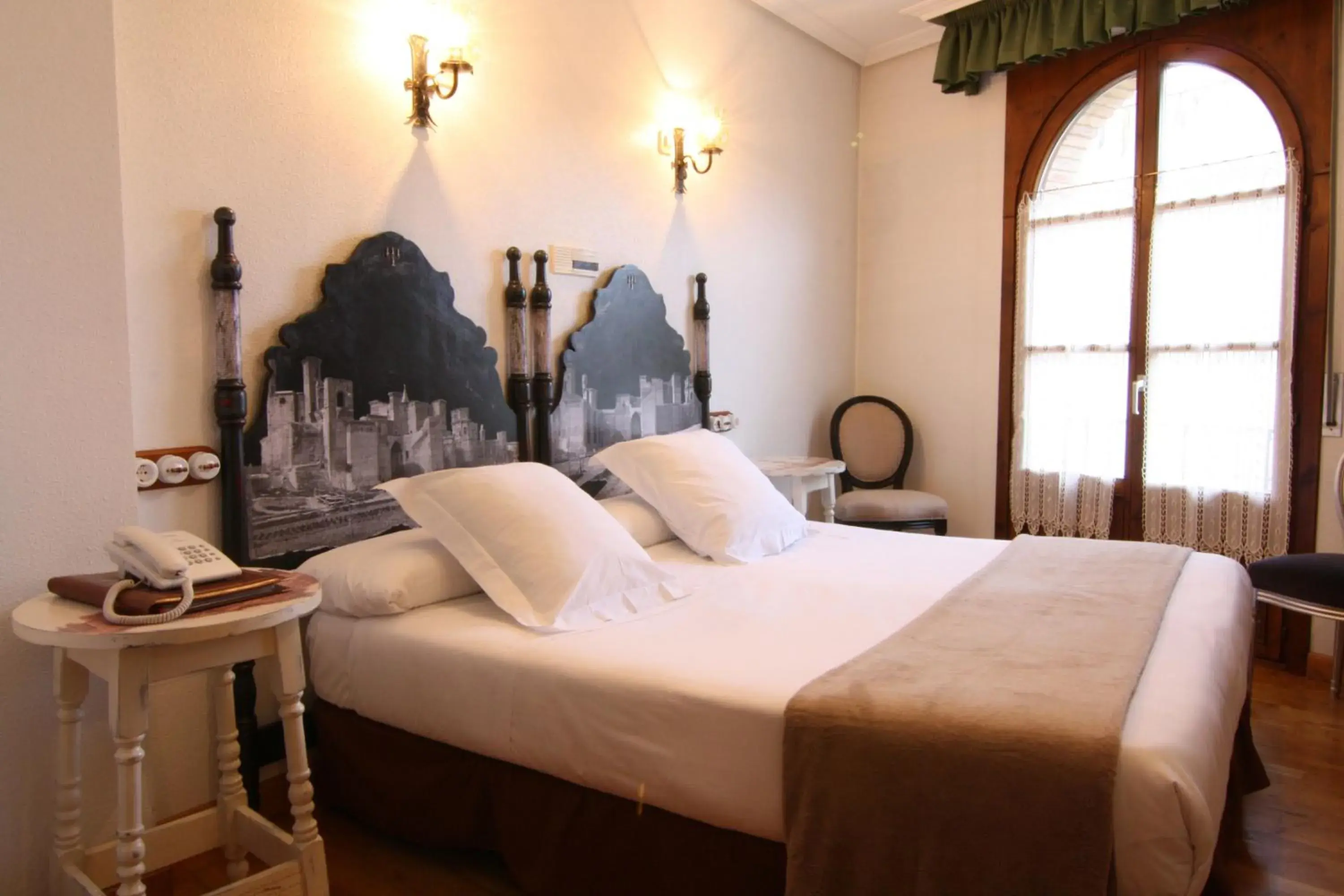 Bedroom, Bed in Hotel Merindad de Olite Bedroom, Bed in Hotel Merindad de Olite