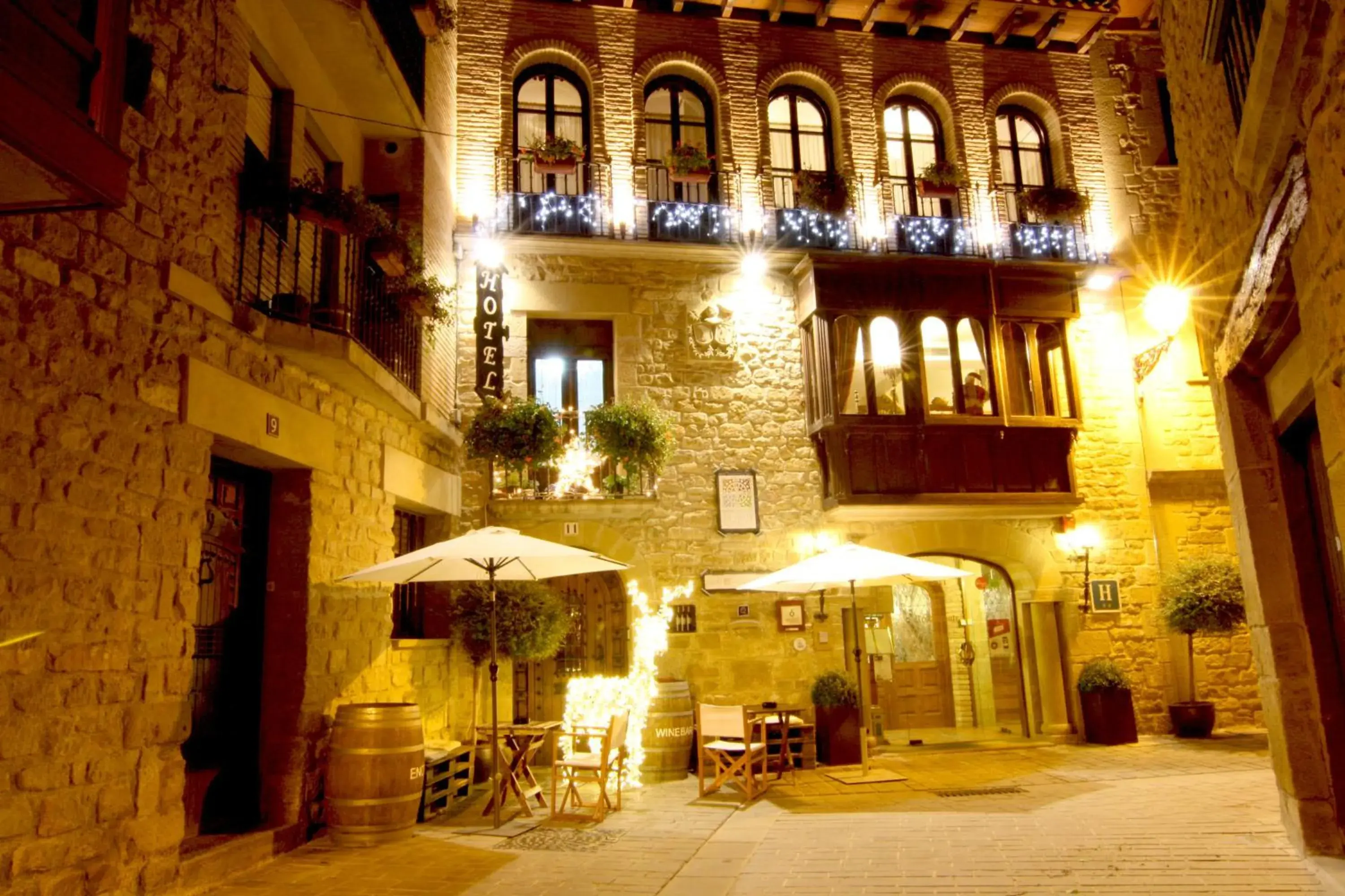 Facade/entrance in Hotel Merindad de Olite Facade/entrance in Hotel Merindad de Olite