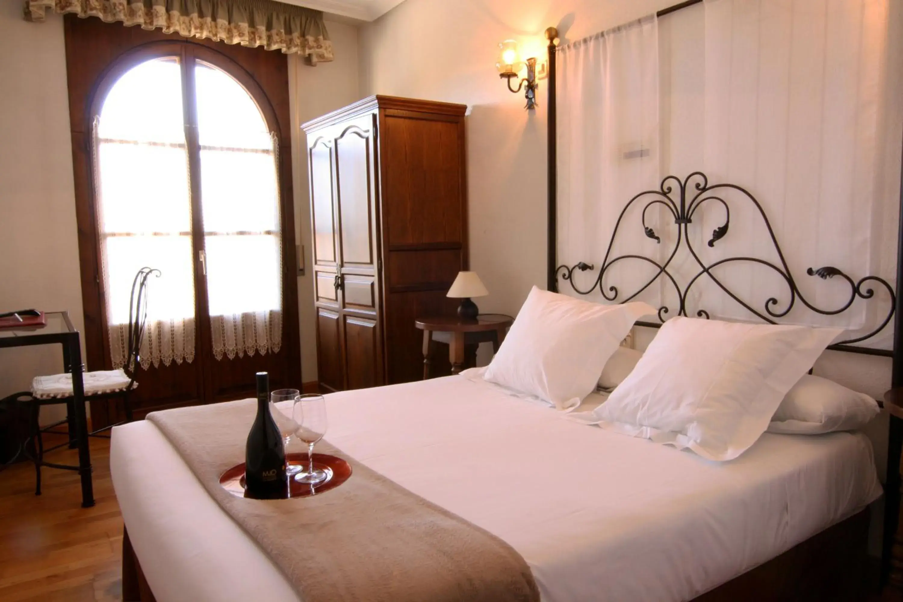 Bedroom, Bed in Hotel Merindad de Olite Bedroom, Bed in Hotel Merindad de Olite