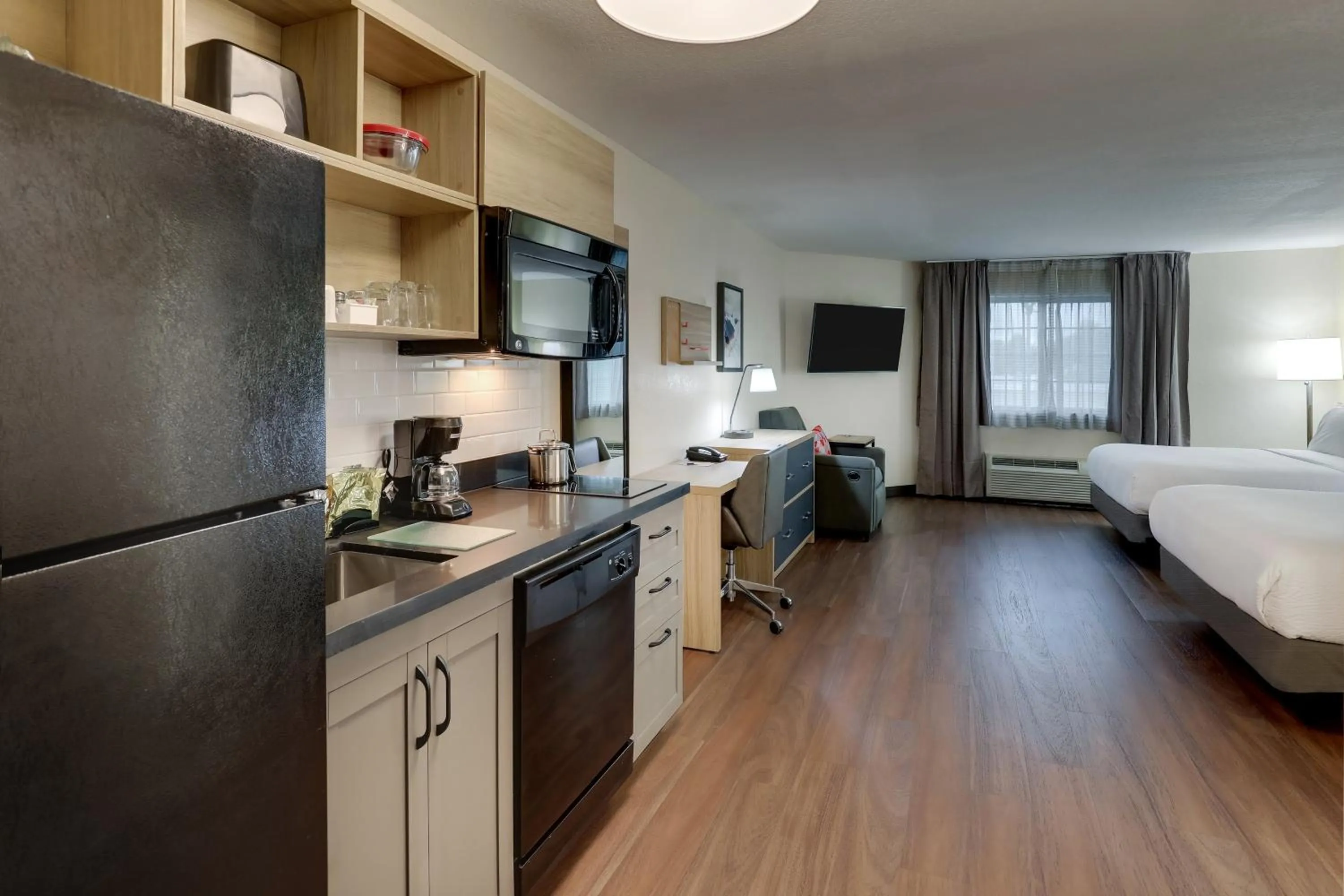 Photo of the whole room, Bed in Candlewood Suites Lexington by IHG