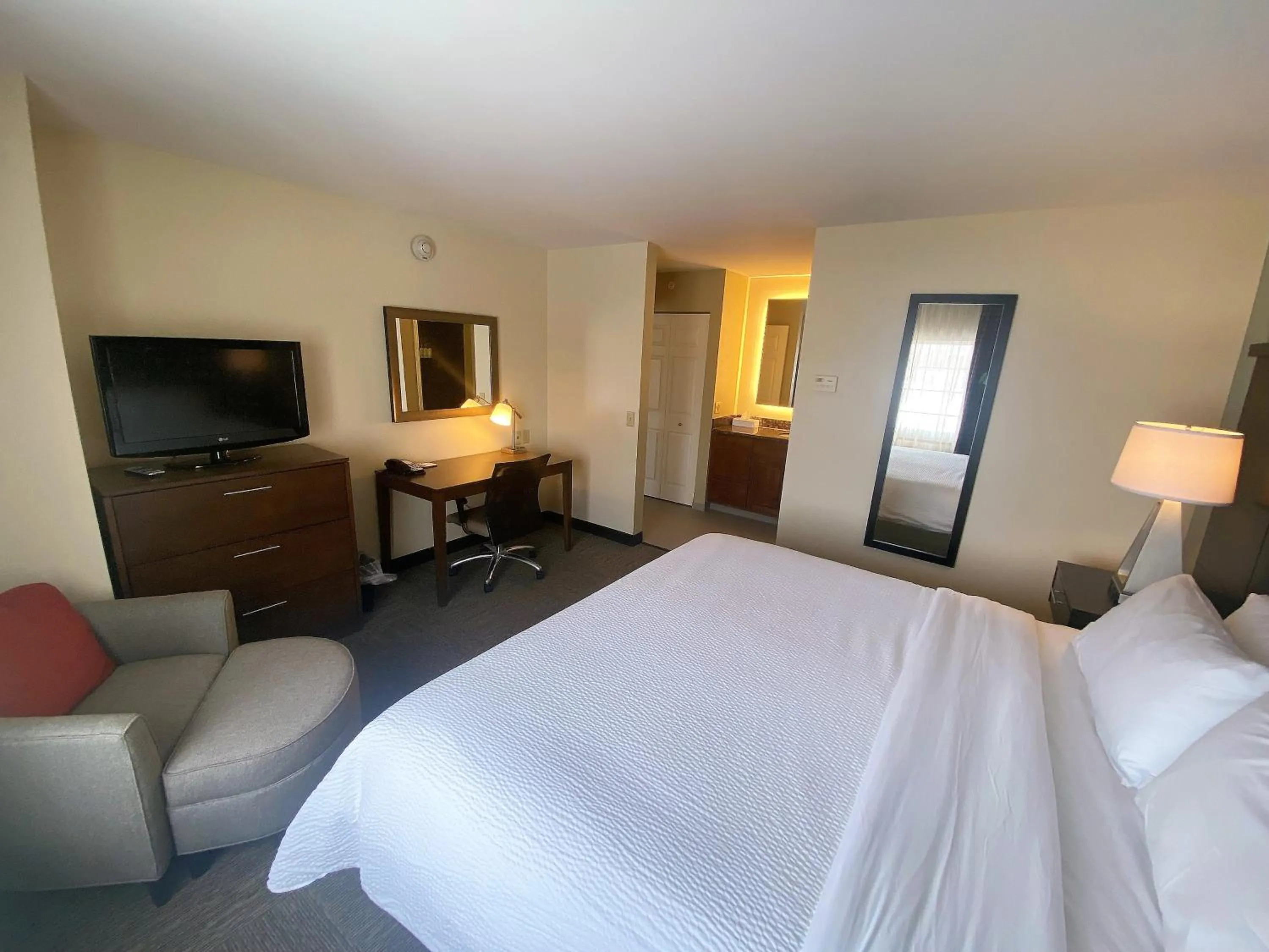 Bedroom, Bed in Staybridge Suites Great Falls by IHG