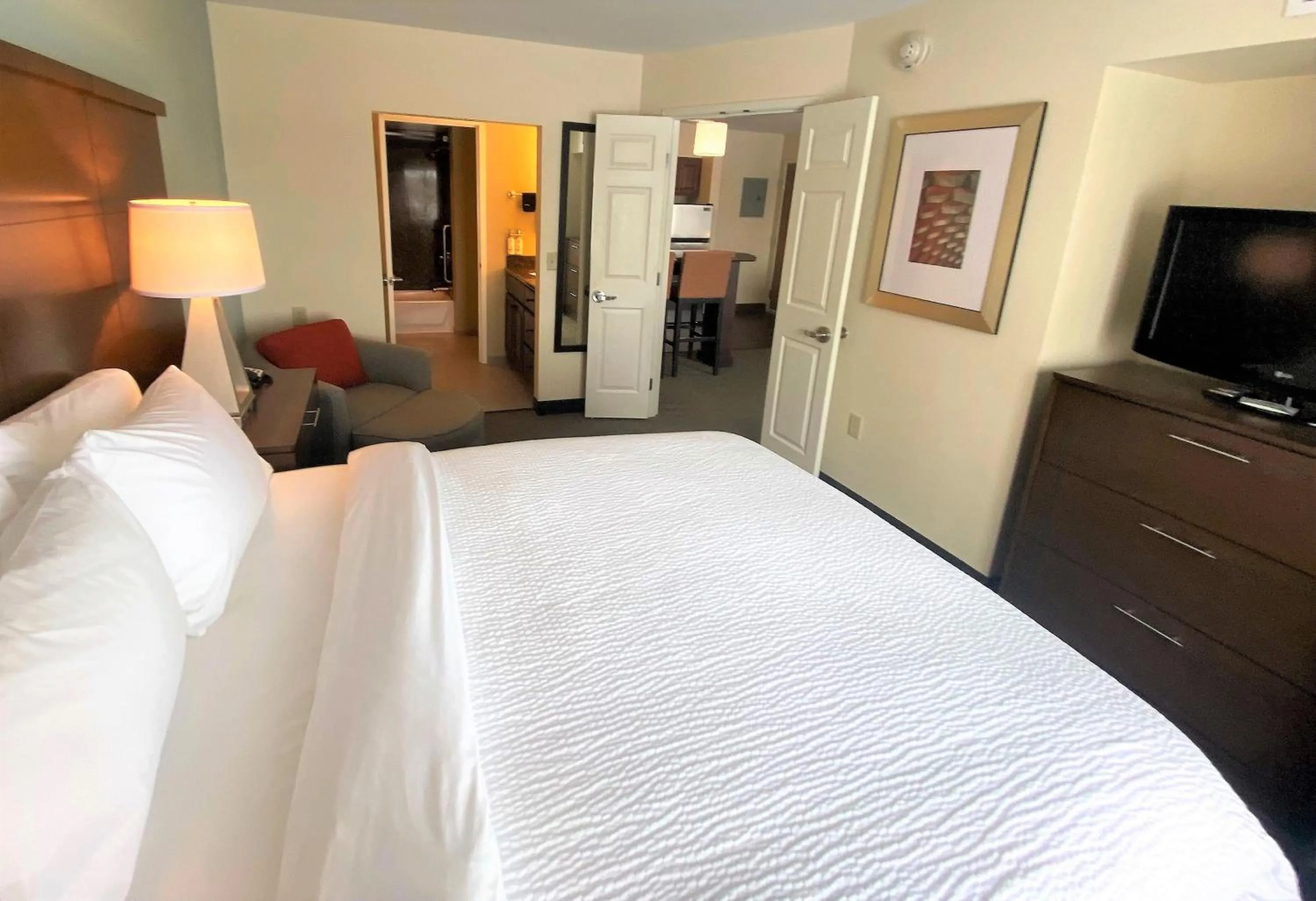 Photo of the whole room, Bed in Staybridge Suites Great Falls by IHG