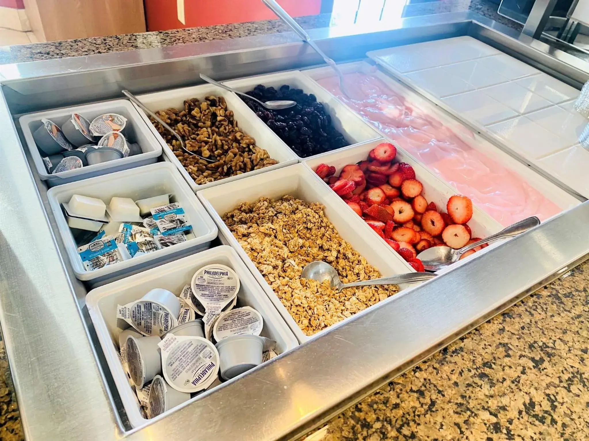 Breakfast in Staybridge Suites Great Falls by IHG Breakfast in Staybridge Suites Great Falls by IHG