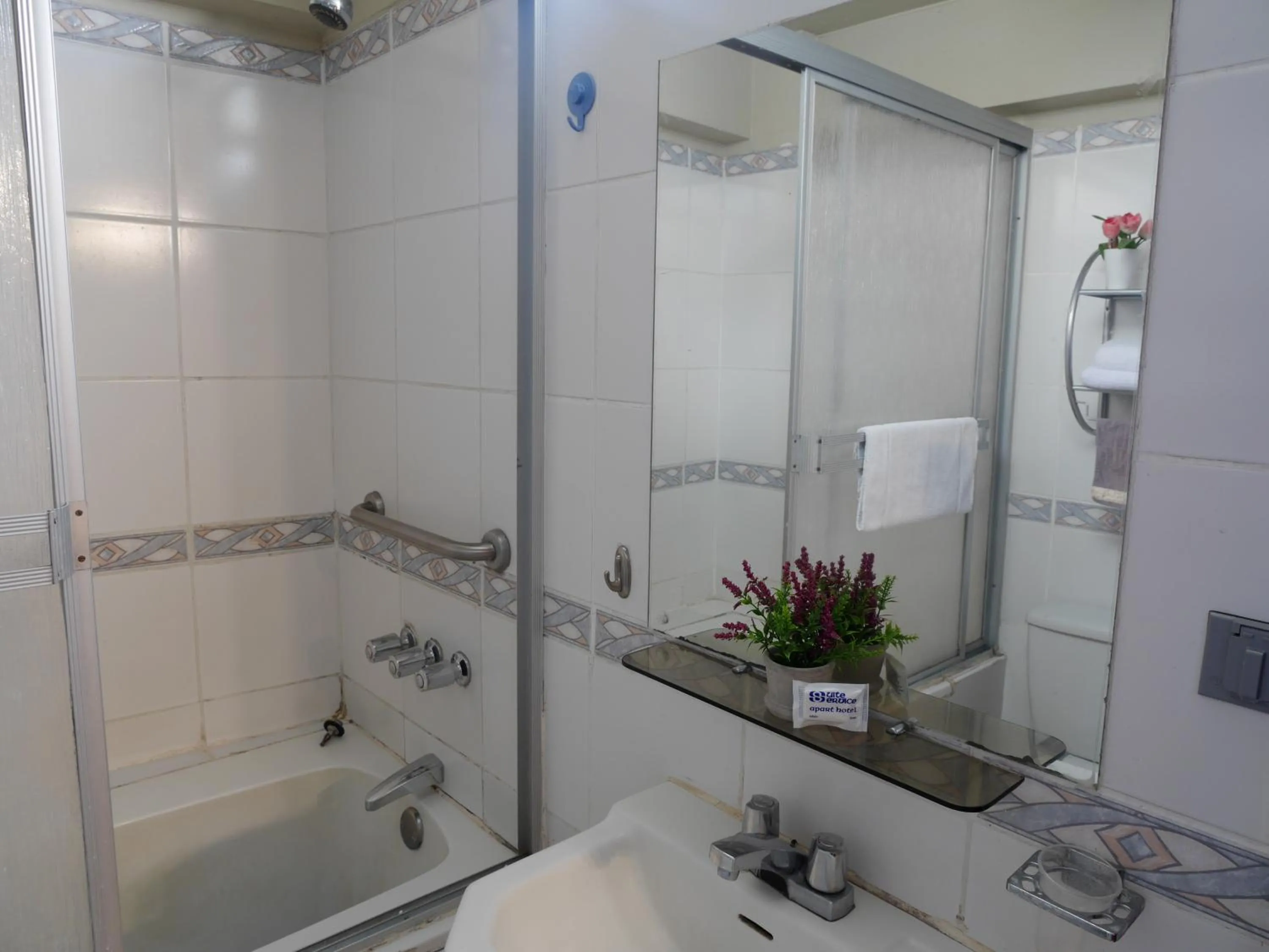 Bath in Suite Service Apart Hotel