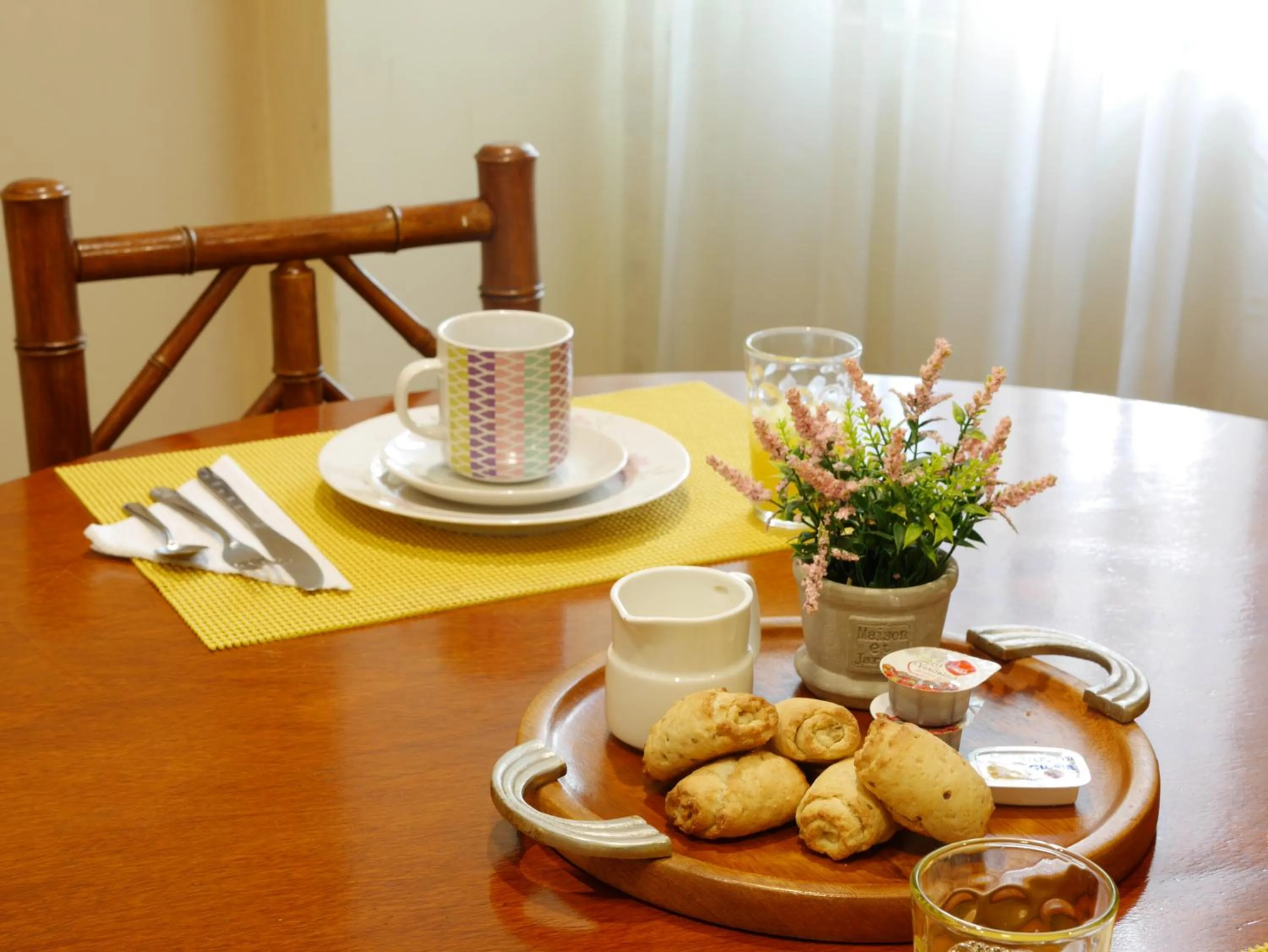 Breakfast in Suite Service Apart Hotel