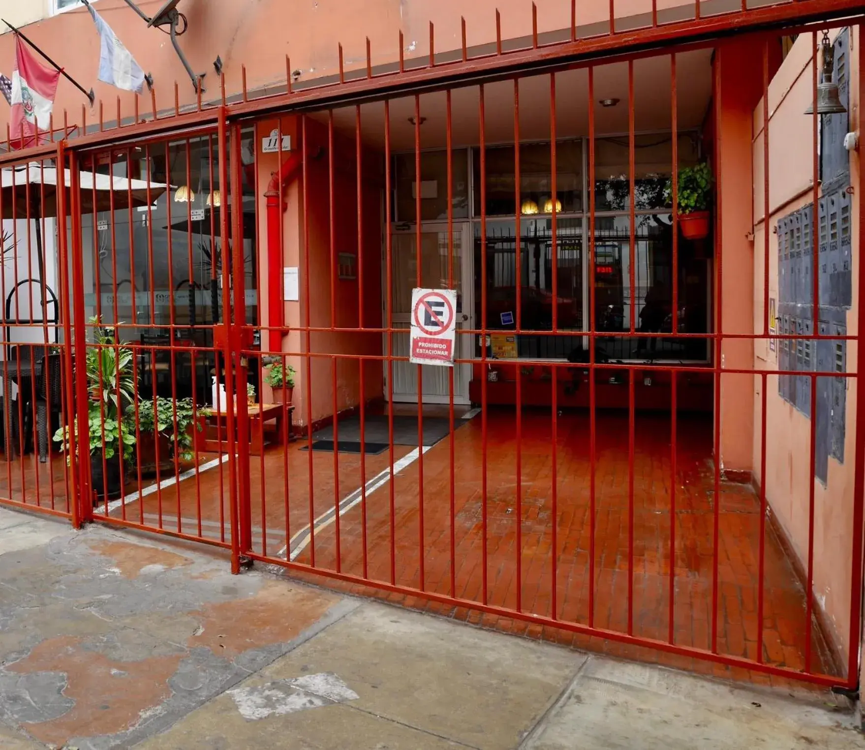 Facade/entrance in Suite Service Apart Hotel Facade/entrance in Suite Service Apart Hotel