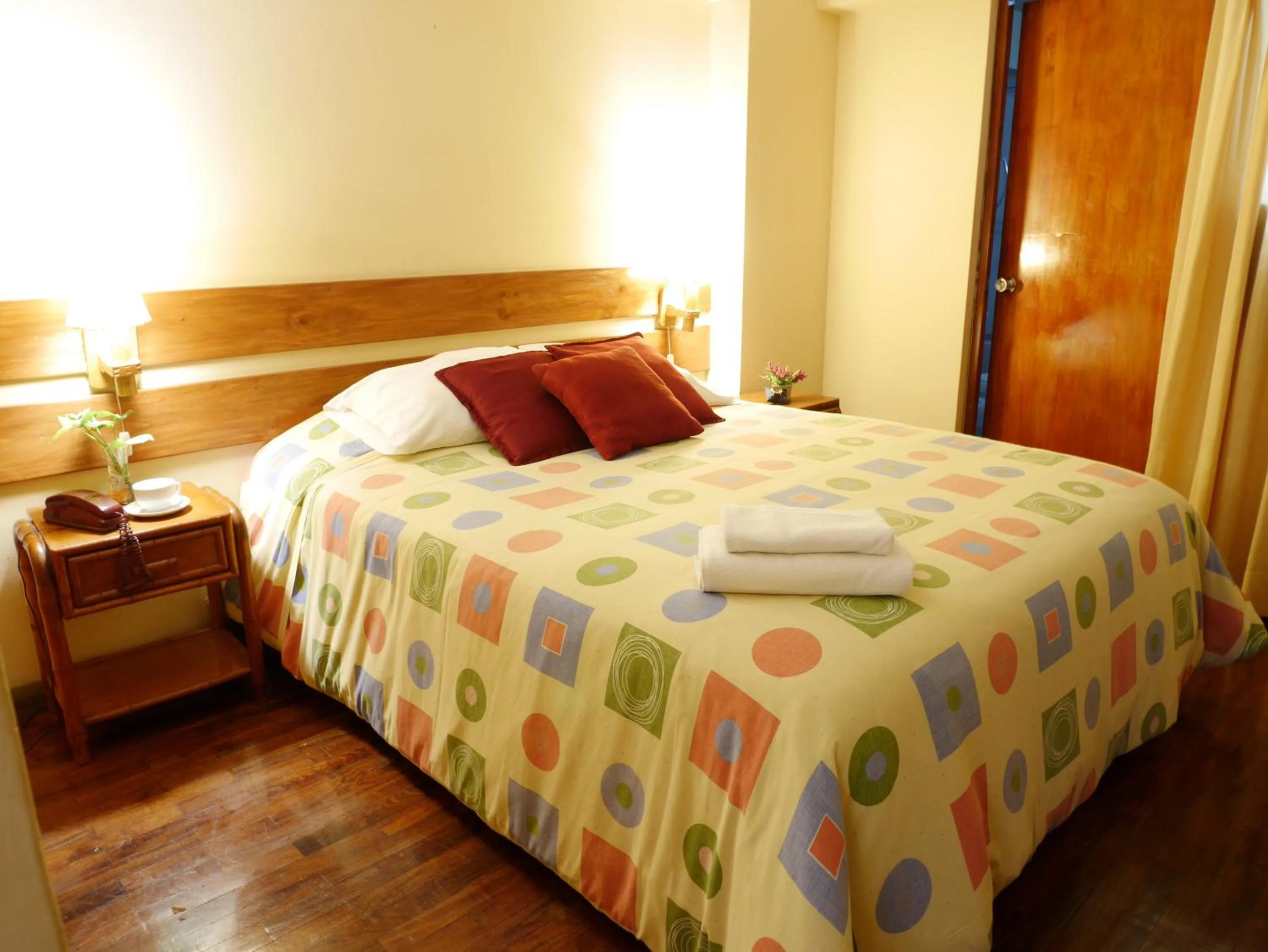 Photo of the whole room, Bed in Suite Service Apart Hotel