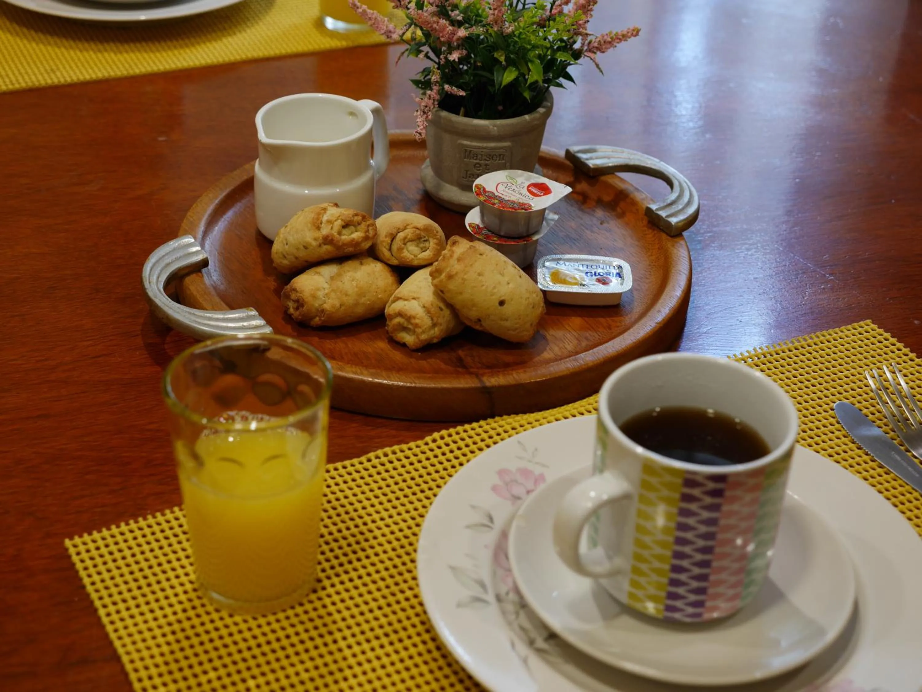 Breakfast in Suite Service Apart Hotel