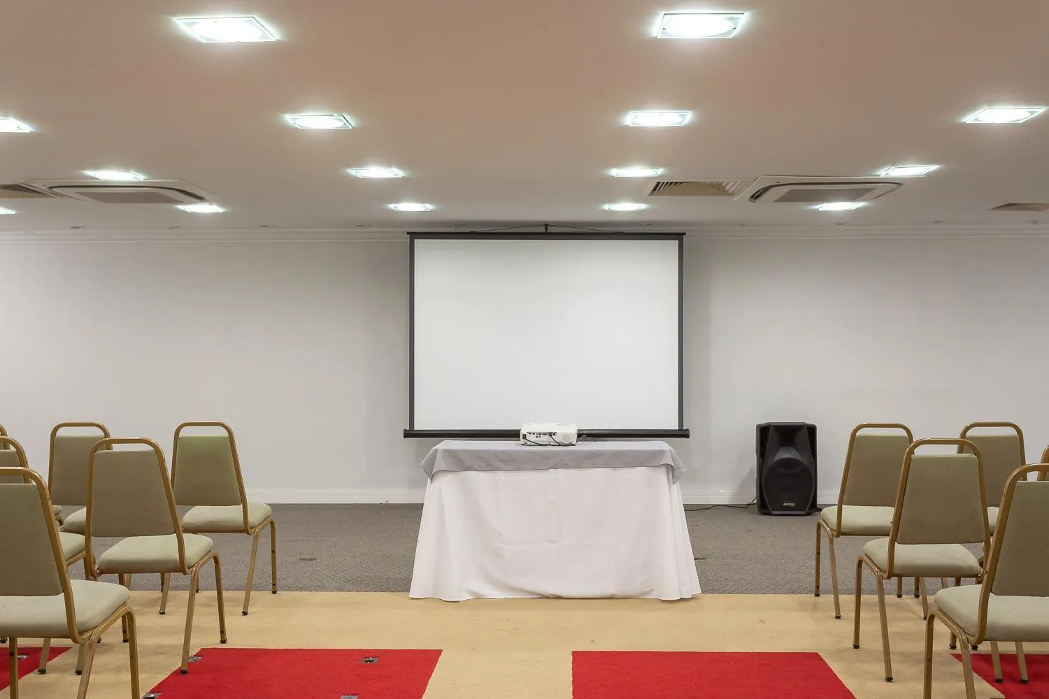 Roochelle Hotel by Nobile