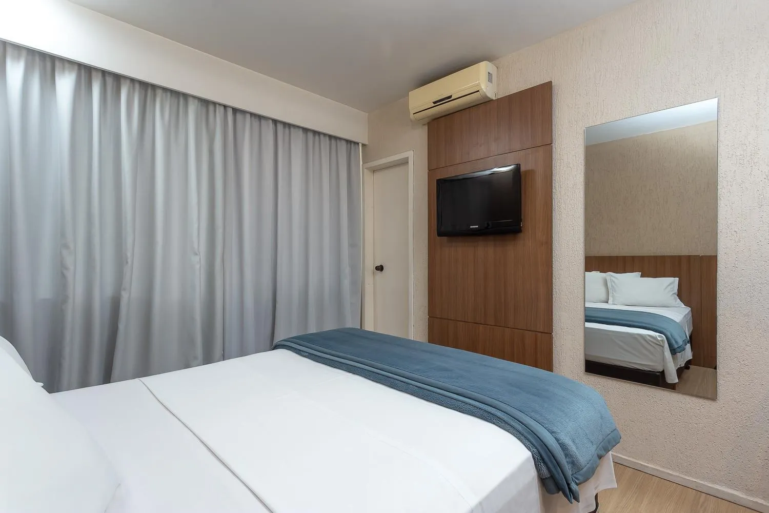 Bed in Roochelle Hotel by Nobile