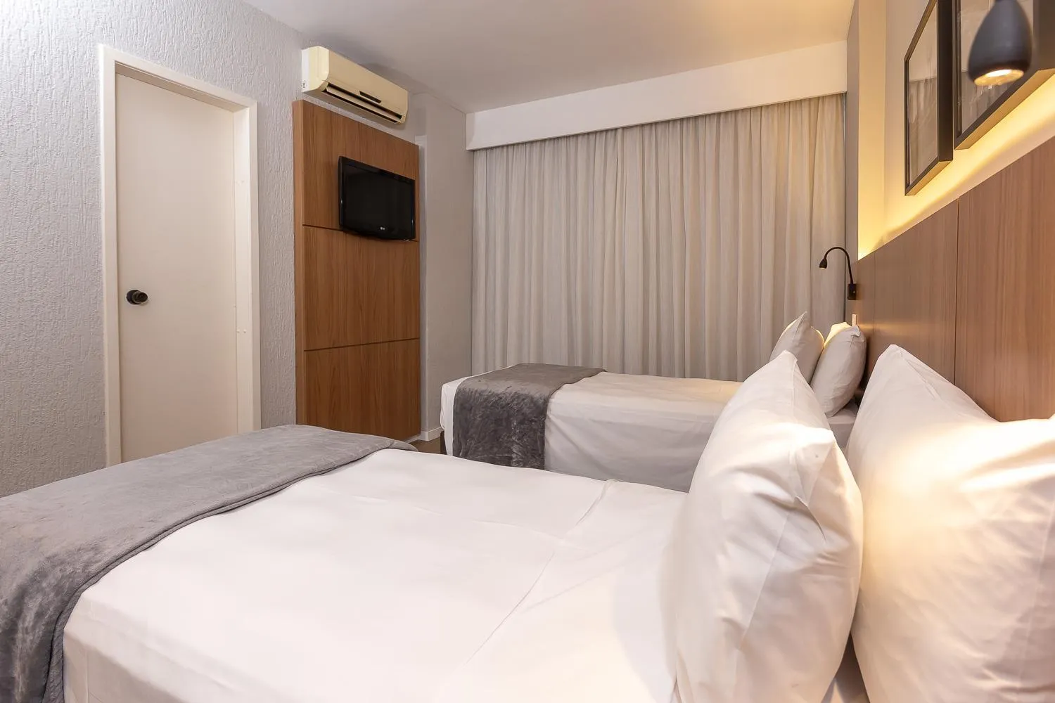 Bed in Roochelle Hotel by Nobile