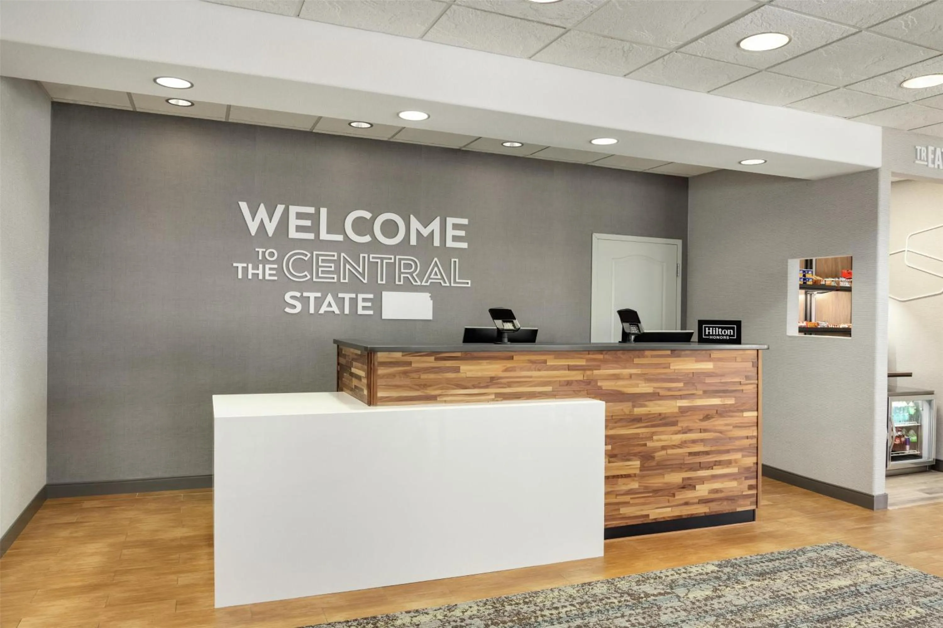 Lobby or reception in Hampton Inn Derby-Wichita Southeast