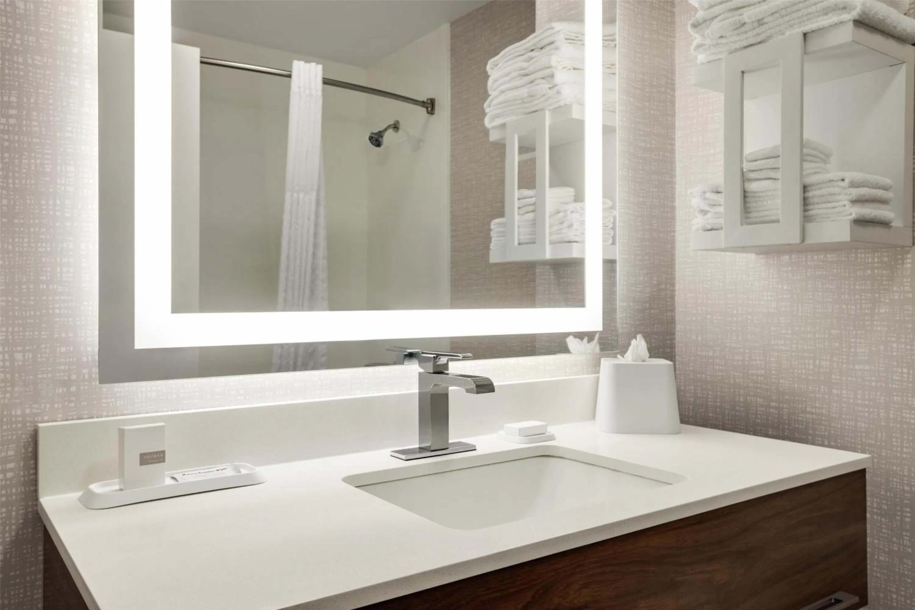 Bathroom in Hampton Inn Derby-Wichita Southeast