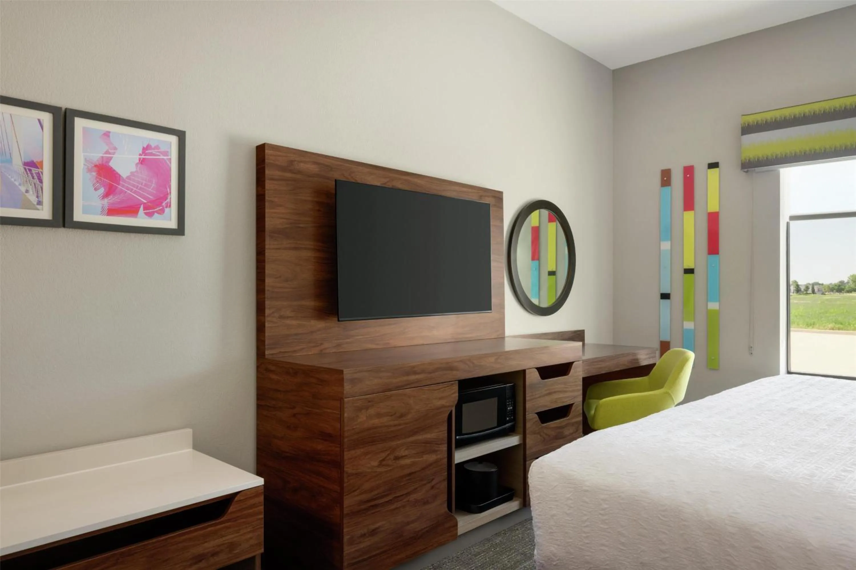 Bed in Hampton Inn Derby-Wichita Southeast