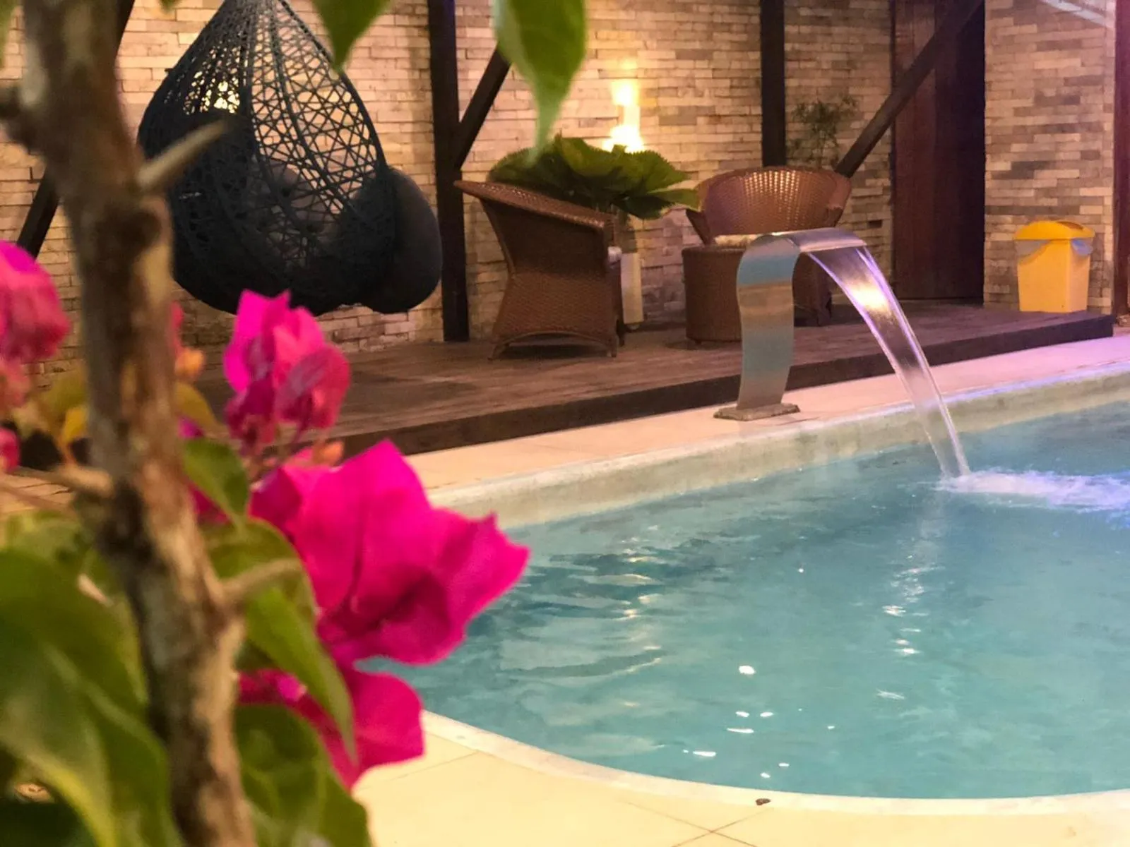 Restaurant/places to eat in Pousada Velosmar