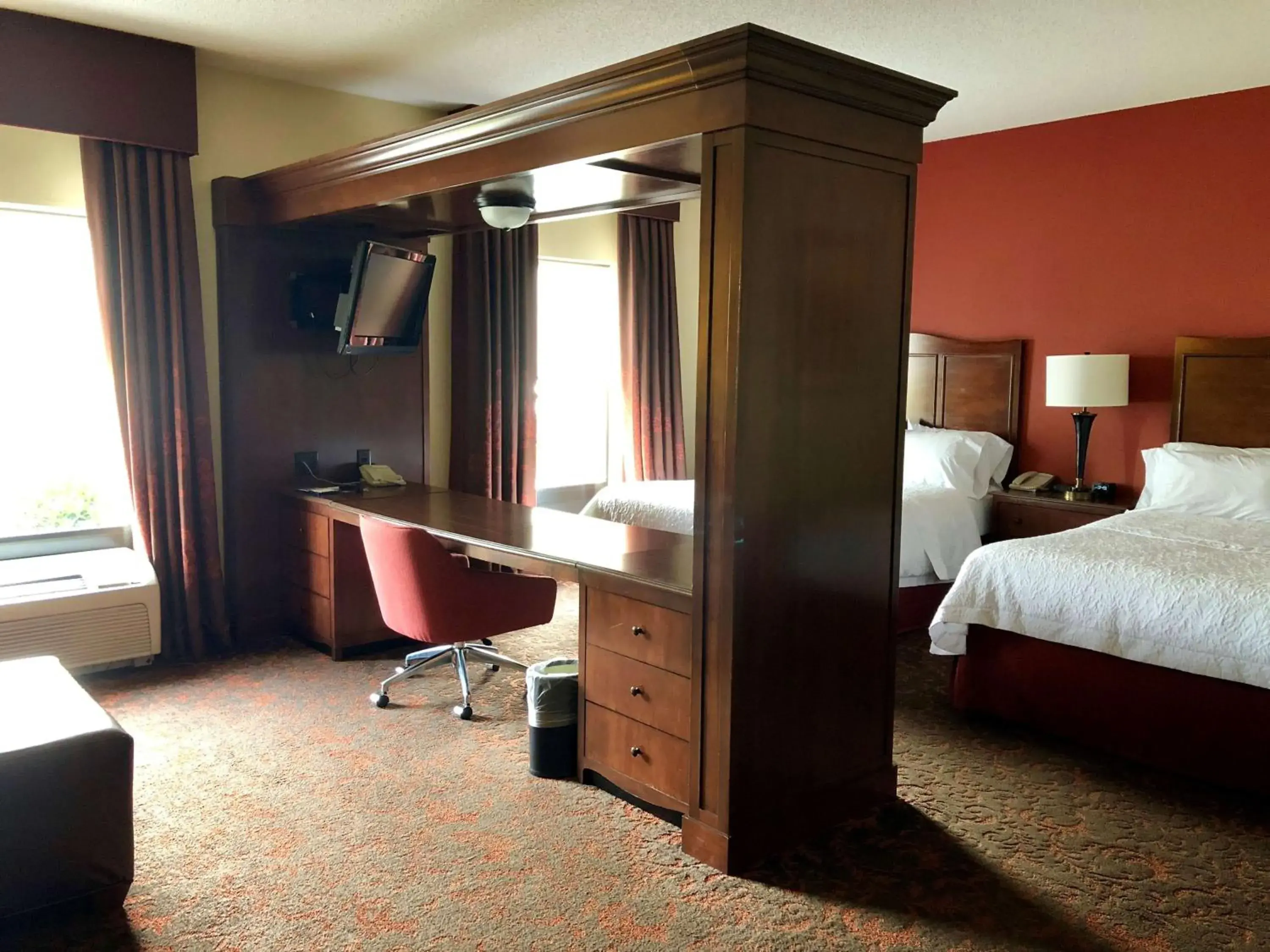 Bedroom, Bed in Hampton Inn and Suites Woodstock, Virginia Bedroom, Bed in Hampton Inn and Suites Woodstock, Virginia