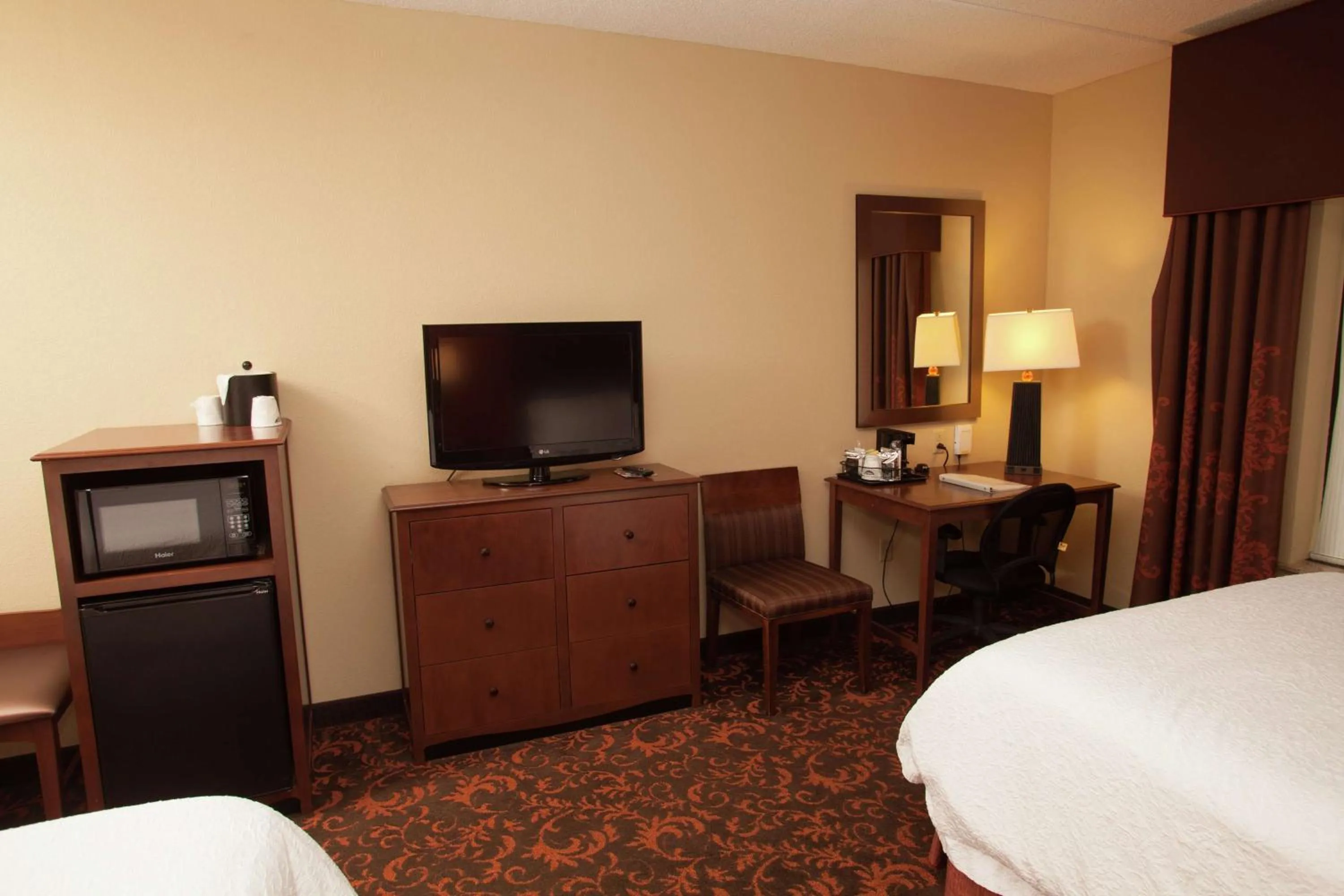Bedroom, Bed in Hampton Inn Elmira/Horseheads