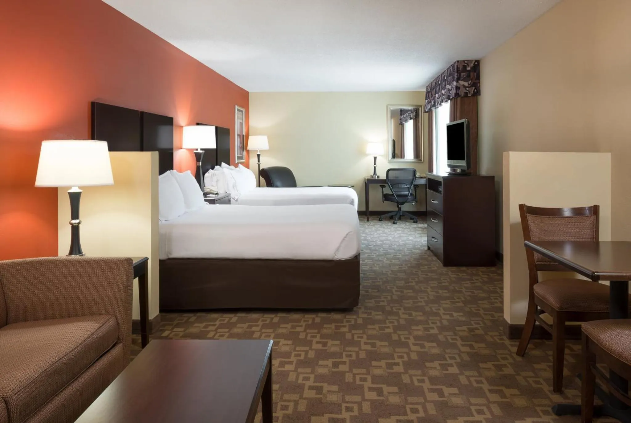Photo of the whole room, Bed in Holiday Inn Express & Suites Lexington Downtown Area-Keeneland by IHG