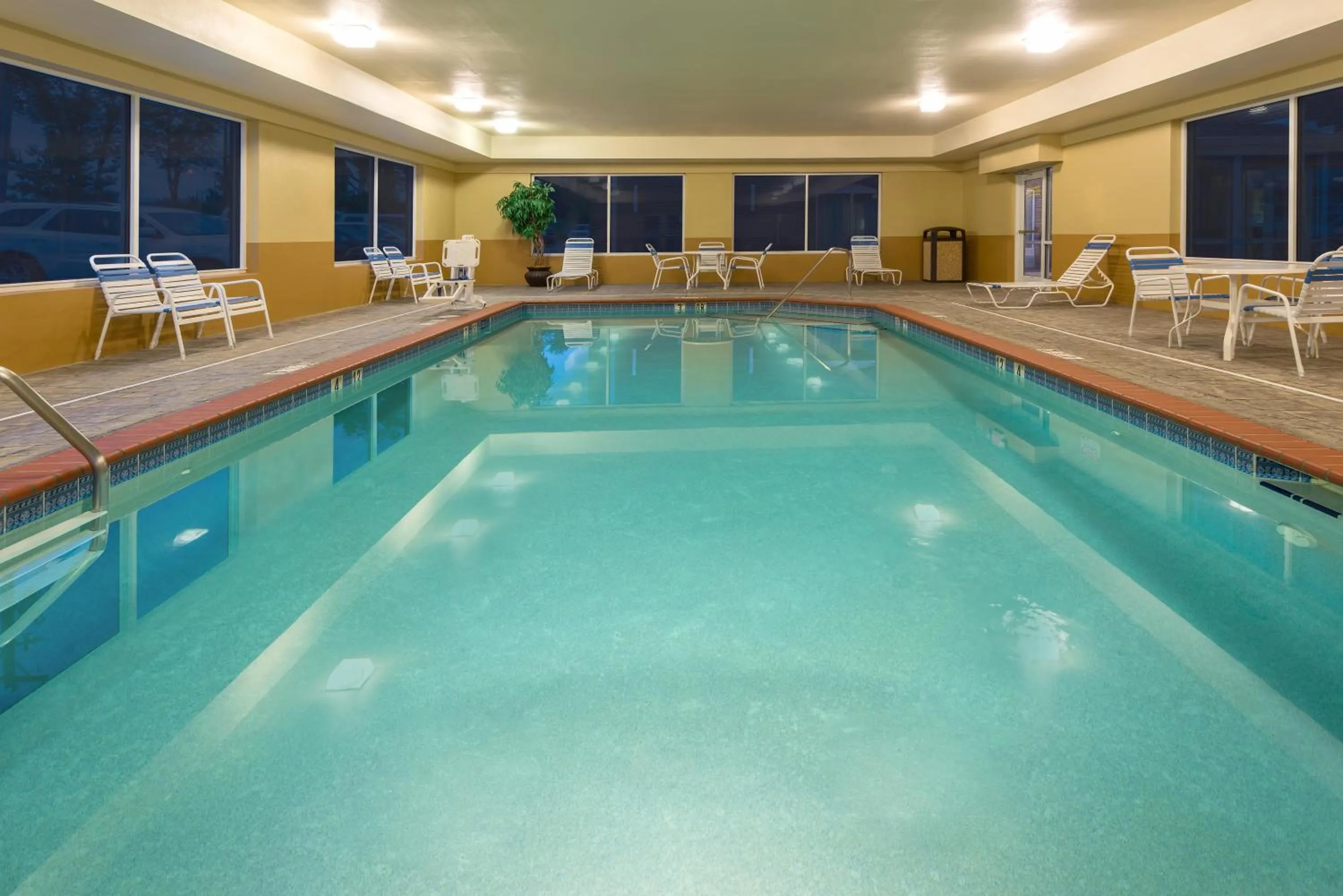 Swimming pool in Holiday Inn Express & Suites Lexington Downtown Area-Keeneland by IHG