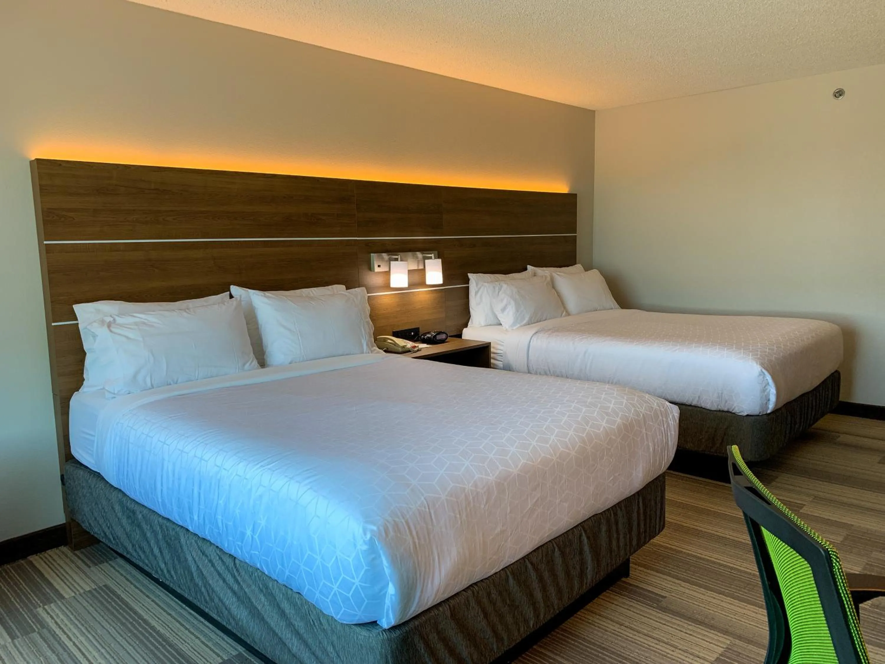 Bed in Holiday Inn Express & Suites Lexington Downtown Area-Keeneland by IHG