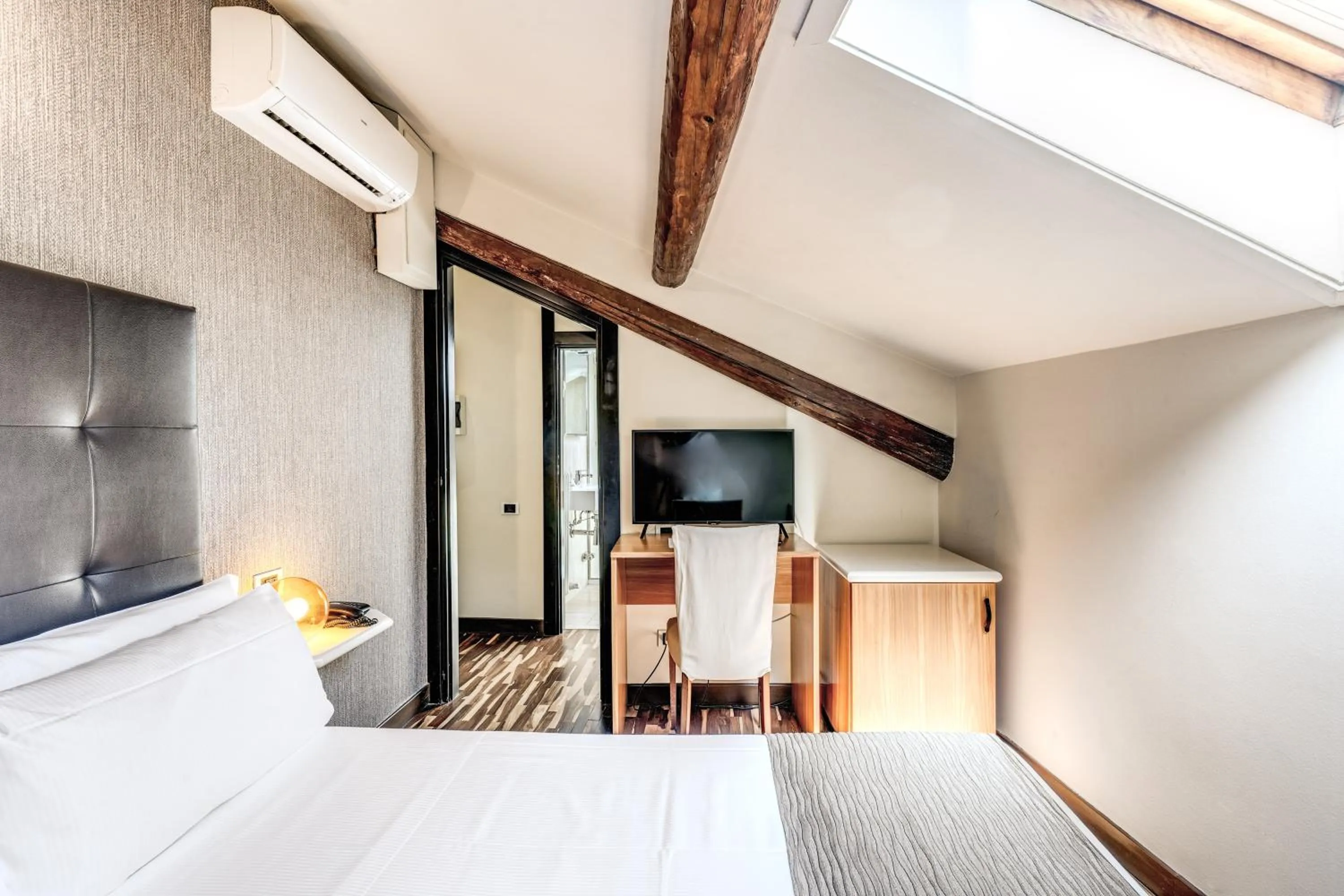 Bedroom, Bed in Albergo Firenze