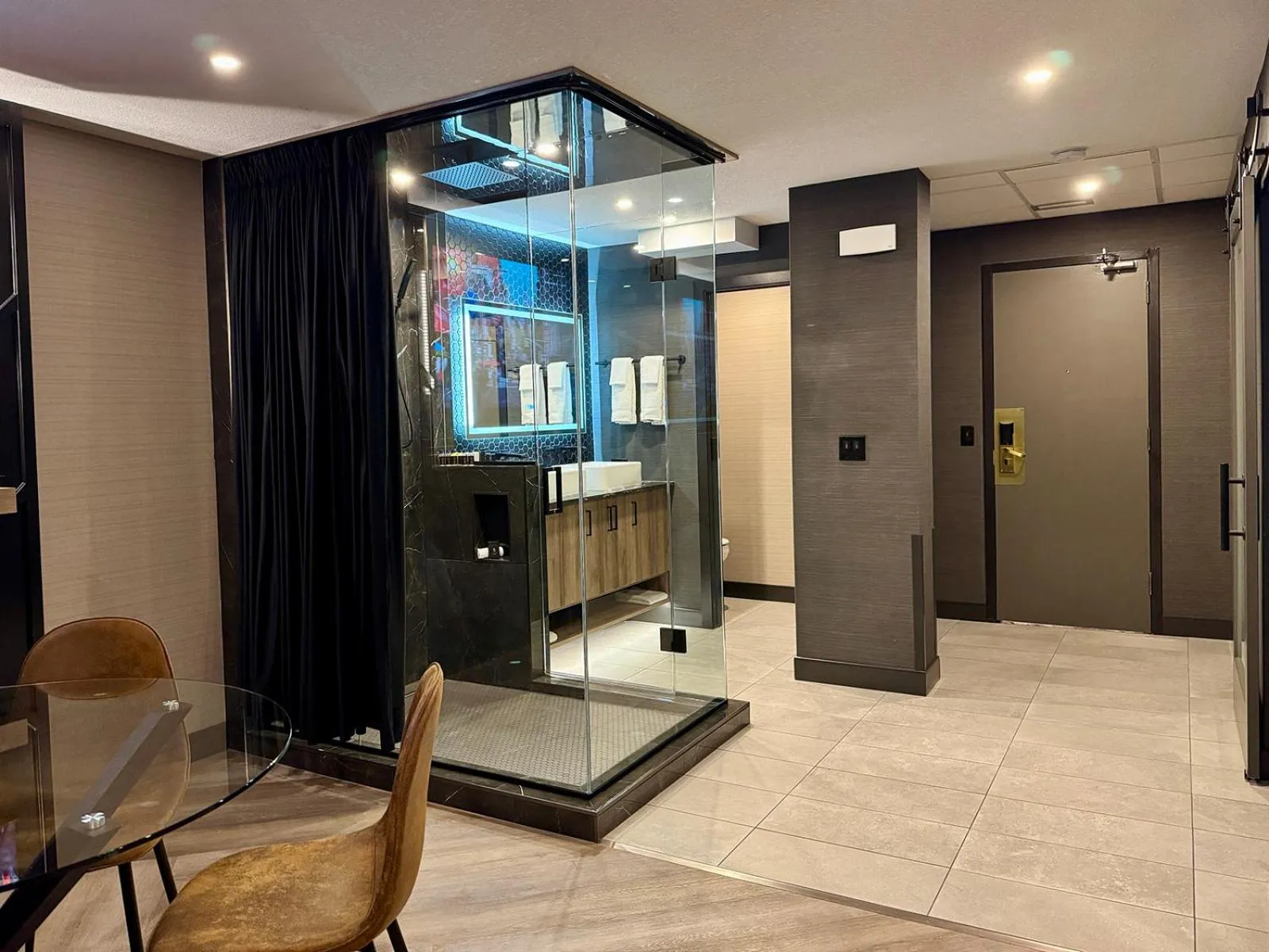 Bathroom in Carriage House Hotel and Conference Centre