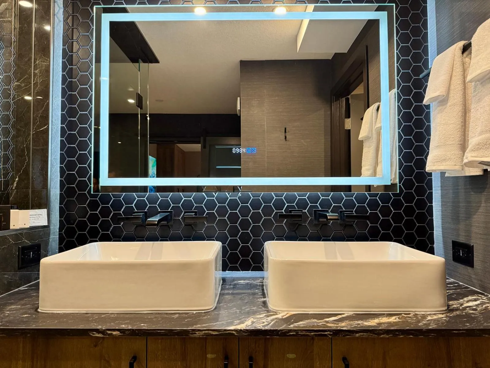 Bathroom in Carriage House Hotel and Conference Centre