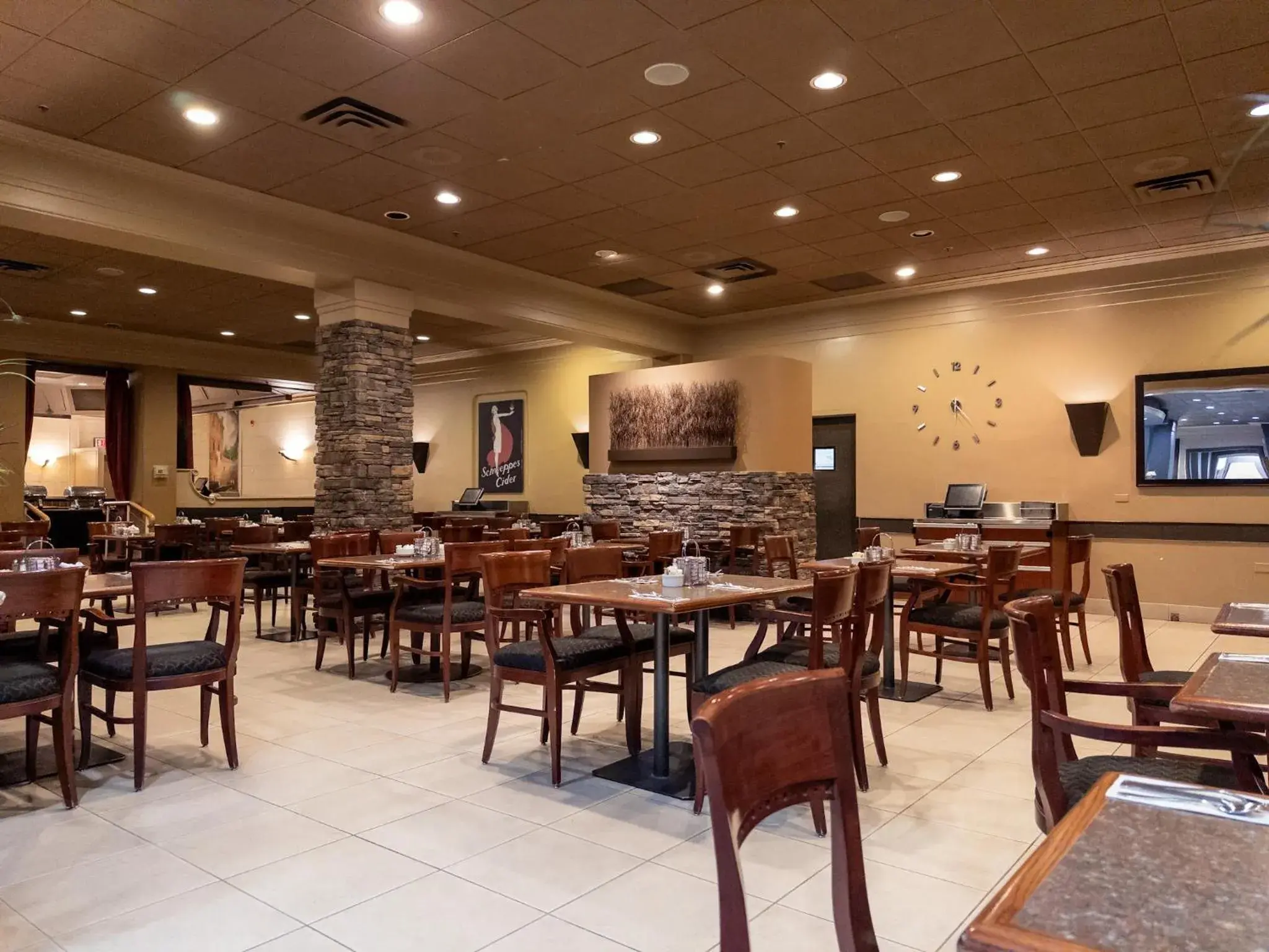 Restaurant/places to eat in Carriage House Hotel and Conference Centre Restaurant/places to eat in Carriage House Hotel and Conference Centre