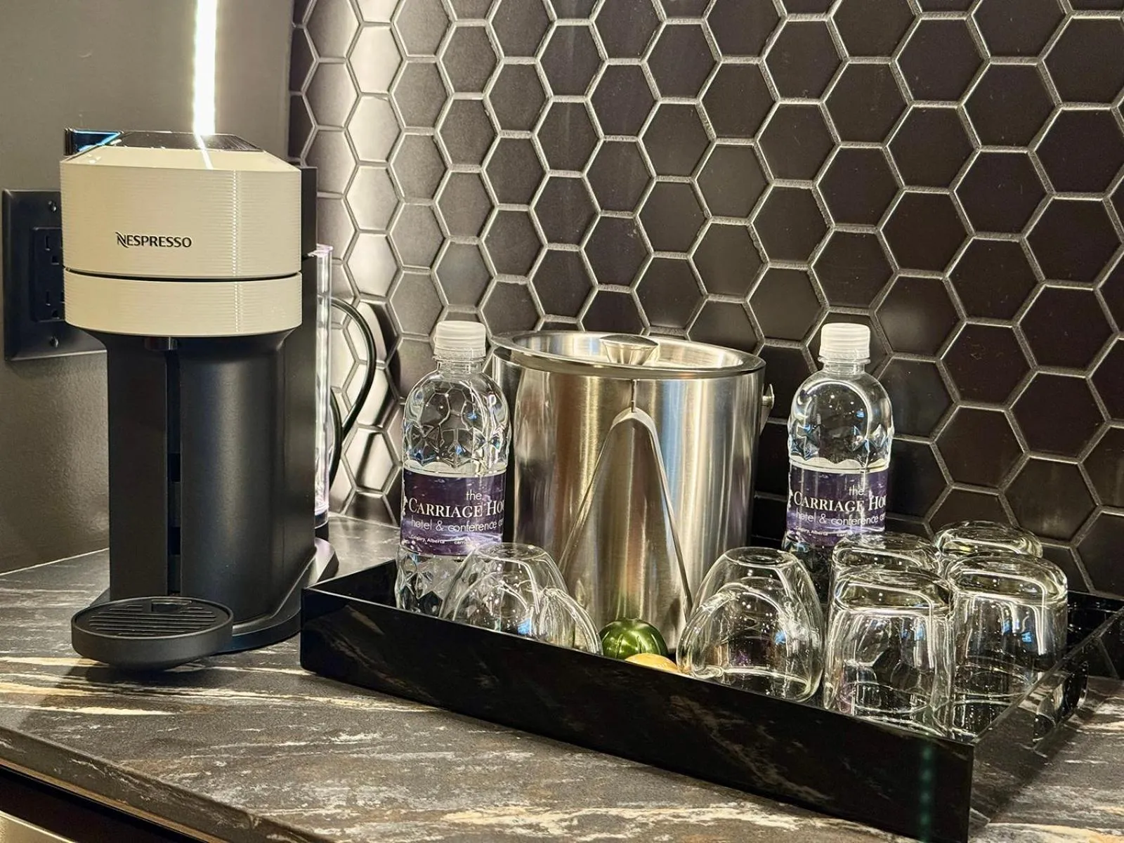 Living room in Carriage House Hotel and Conference Centre