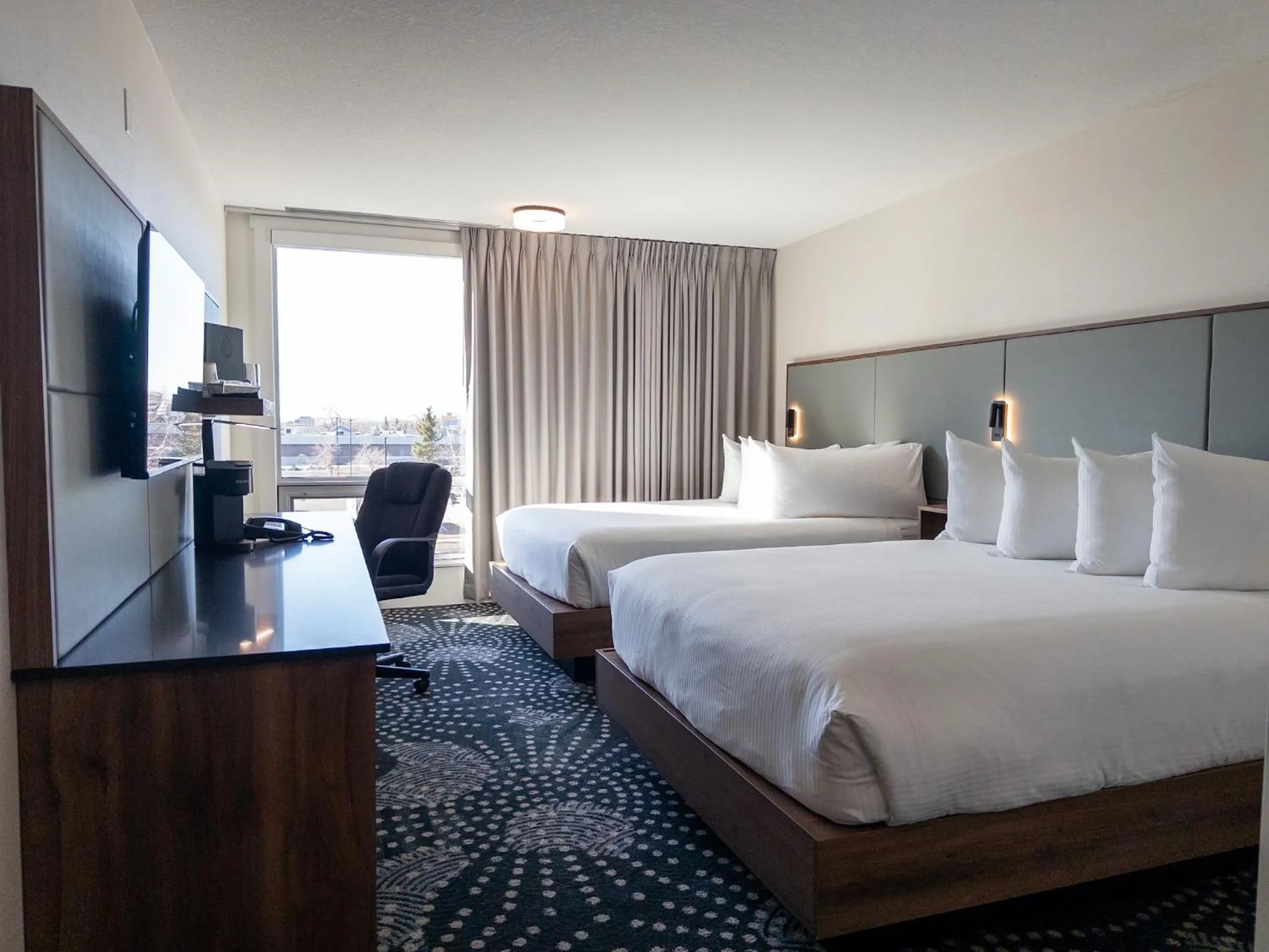 TV and multimedia, Bed in Carriage House Hotel and Conference Centre