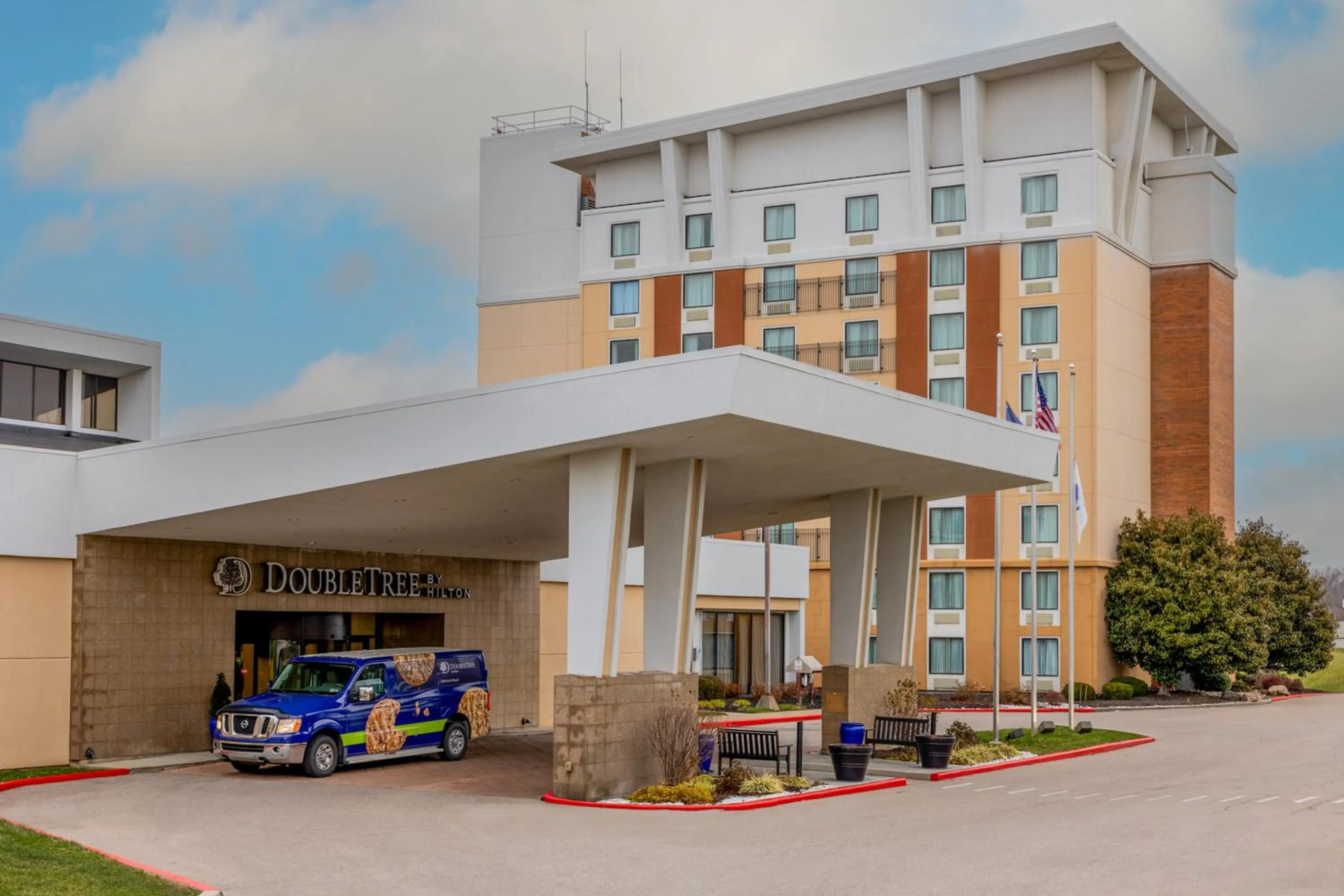 Property building in DoubleTree by Hilton Cincinnati Airport