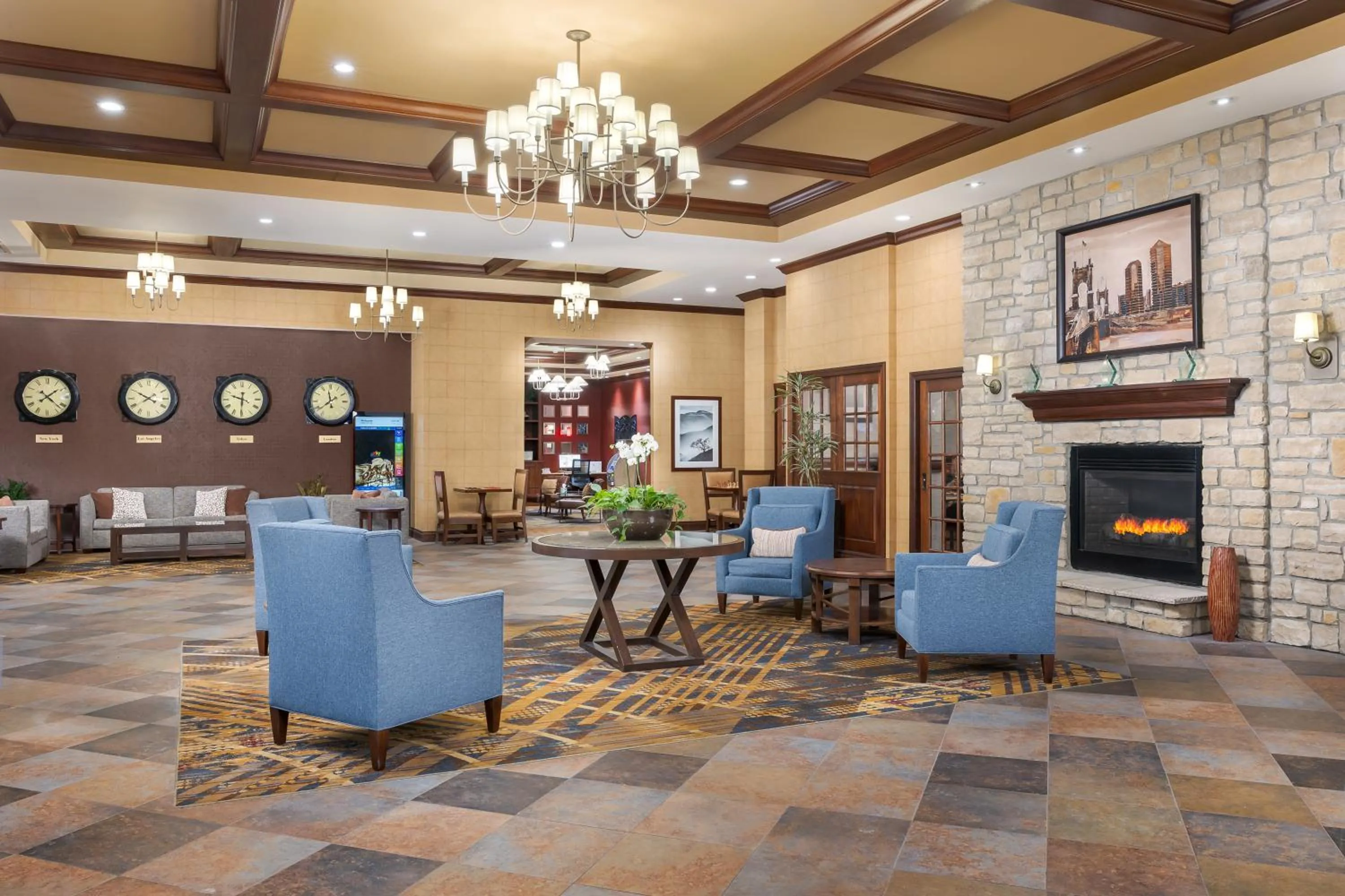 Lobby or reception in DoubleTree by Hilton Cincinnati Airport