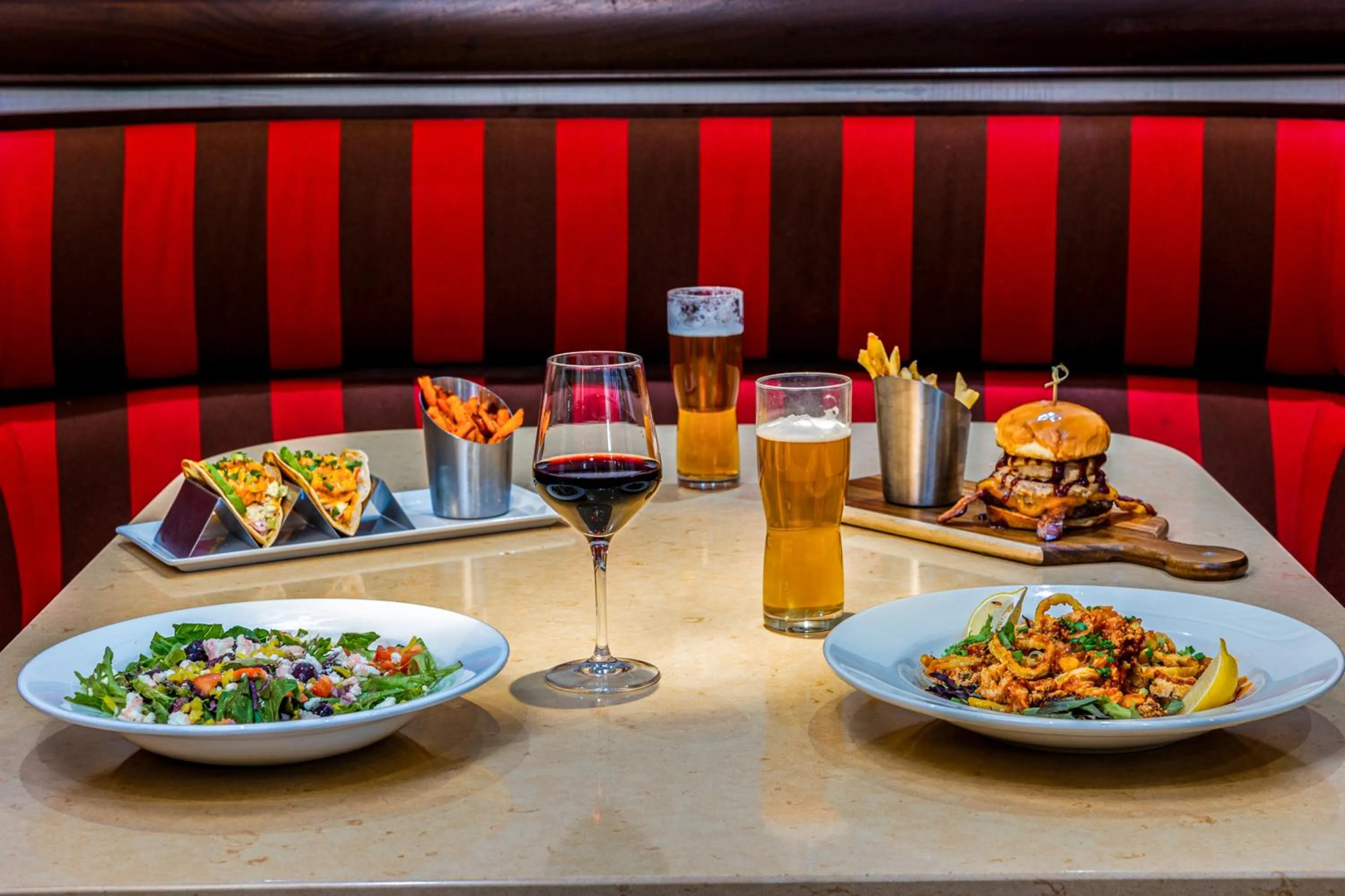 Food and drinks in DoubleTree by Hilton Cincinnati Airport