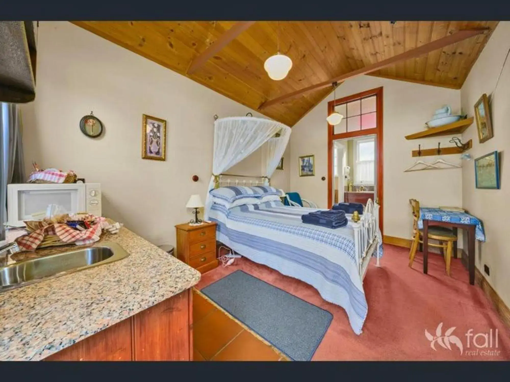 Kitchen or kitchenette, Bed in Sorell Barracks Kitchen or kitchenette, Bed in Sorell Barracks