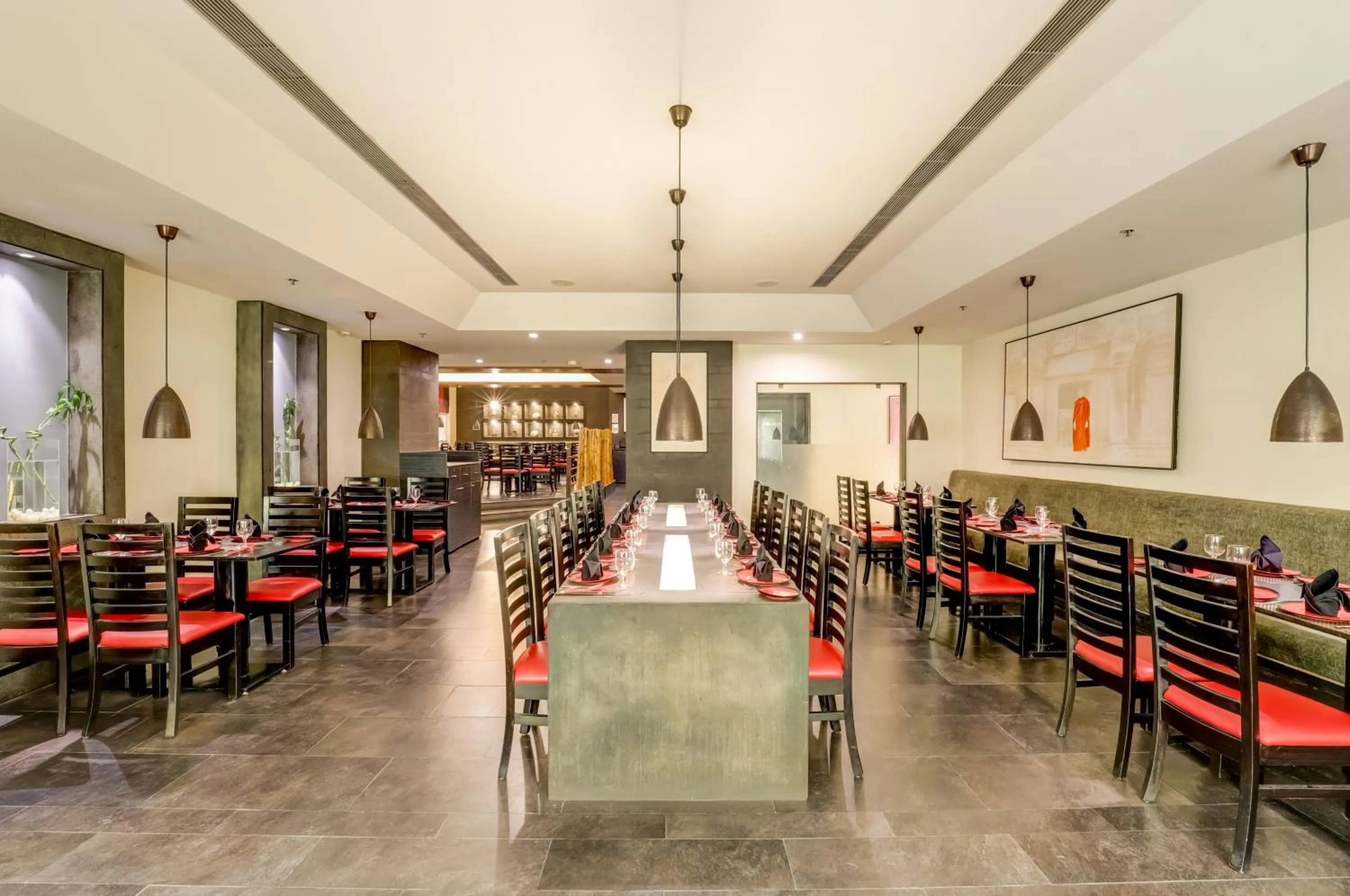 Restaurant/places to eat in Lemon Tree Hotel Electronics City