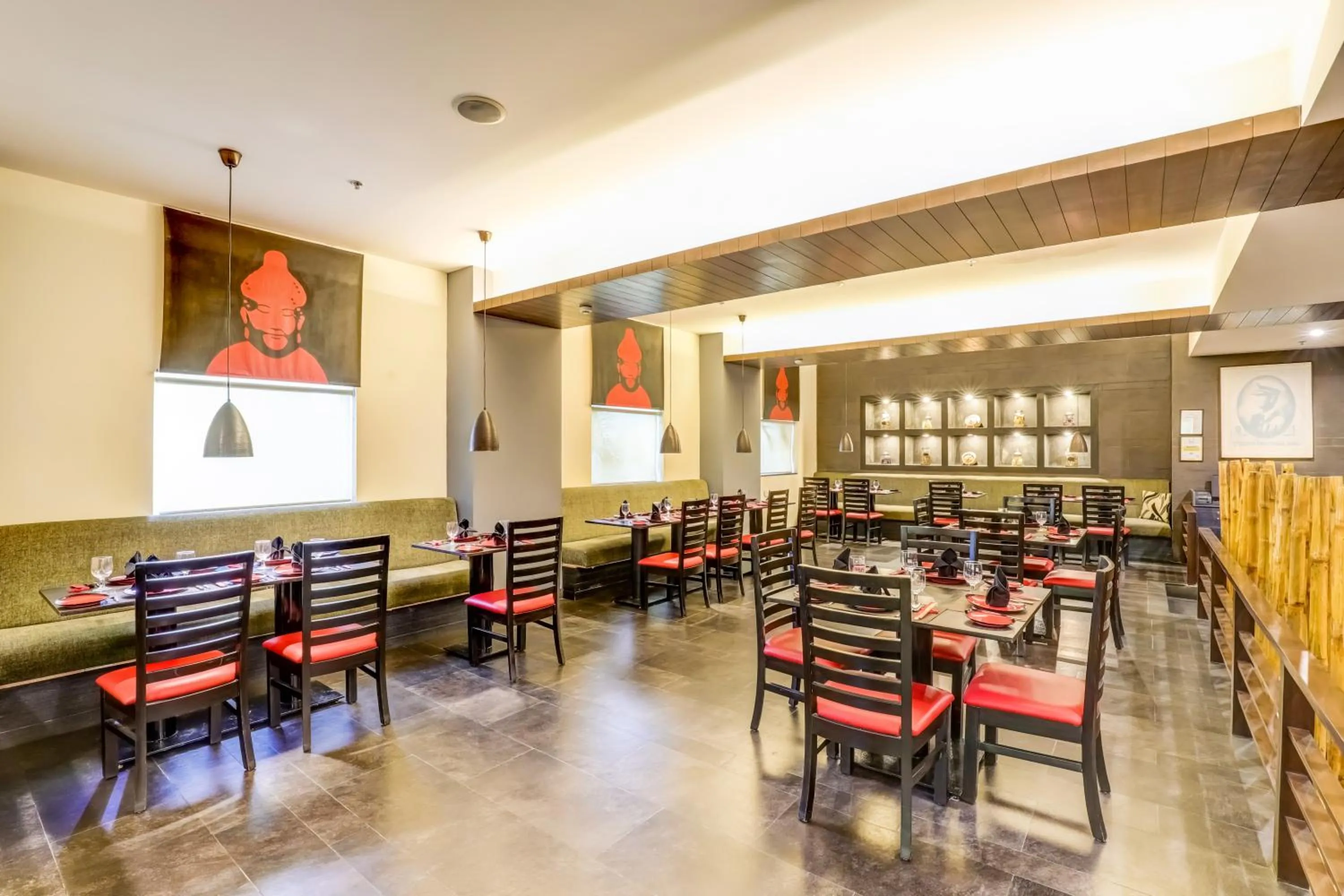 Restaurant/places to eat in Lemon Tree Hotel Electronics City