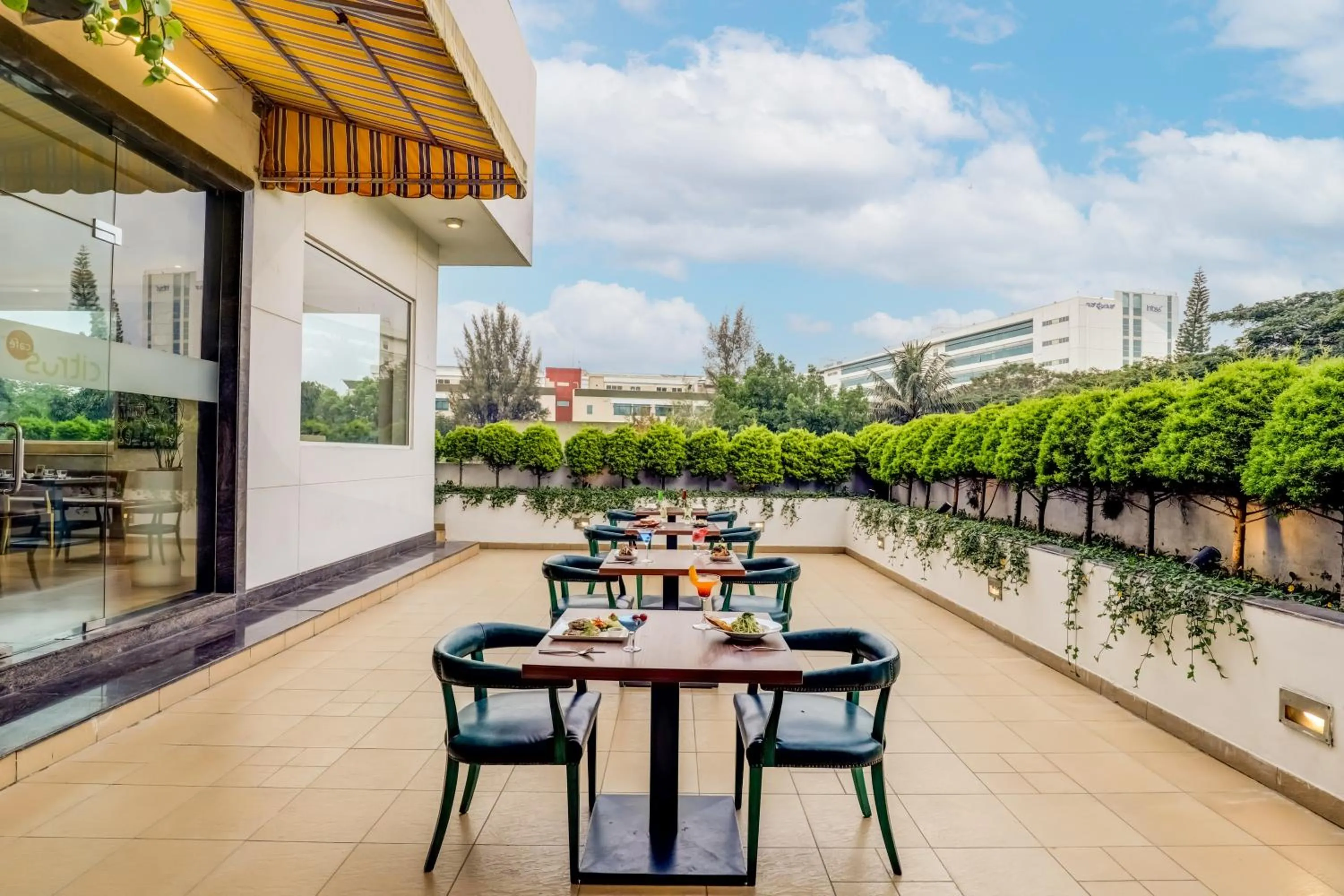 Restaurant/places to eat in Lemon Tree Hotel Electronics City