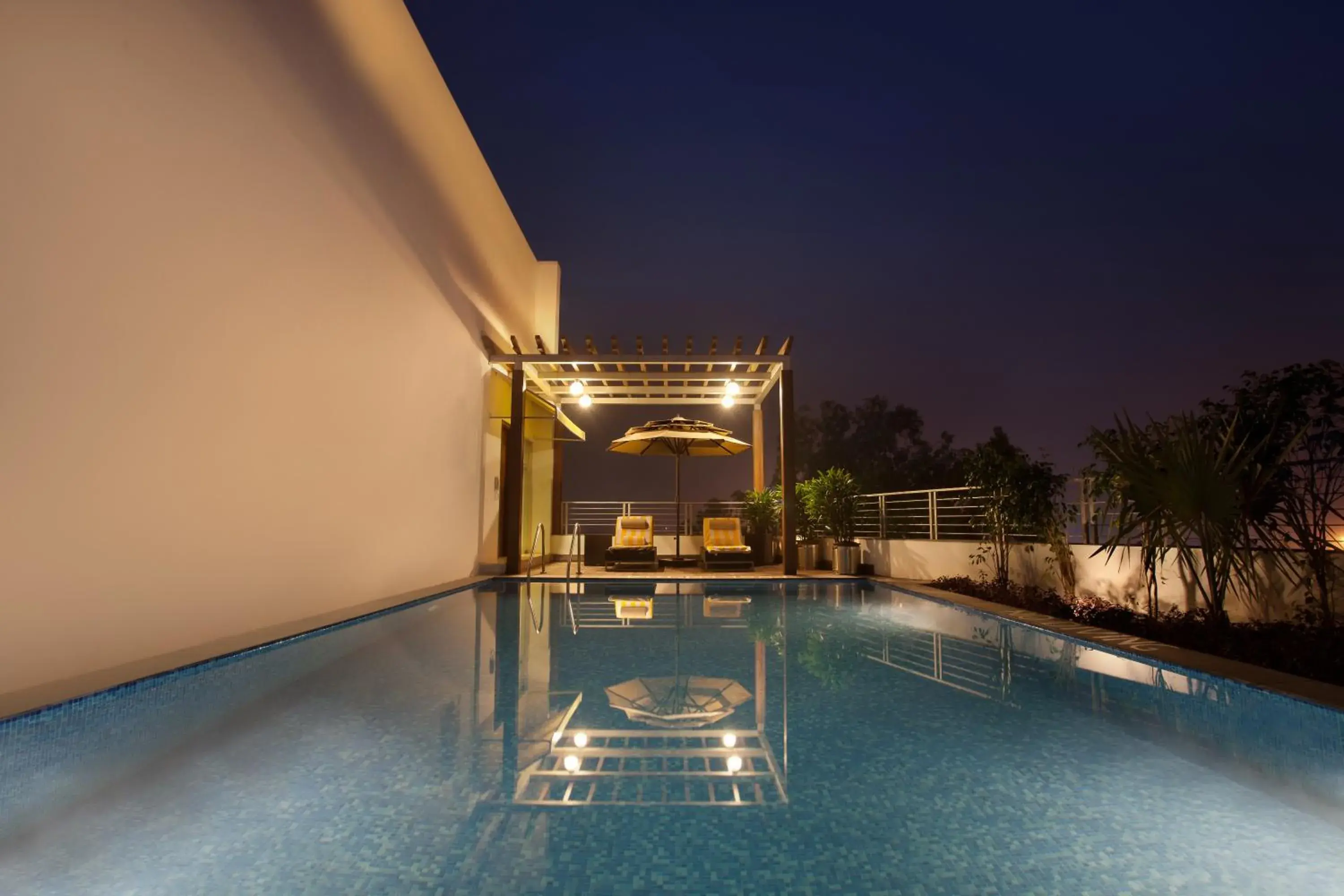 Swimming pool in Lemon Tree Hotel Chennai Swimming pool in Lemon Tree Hotel Chennai