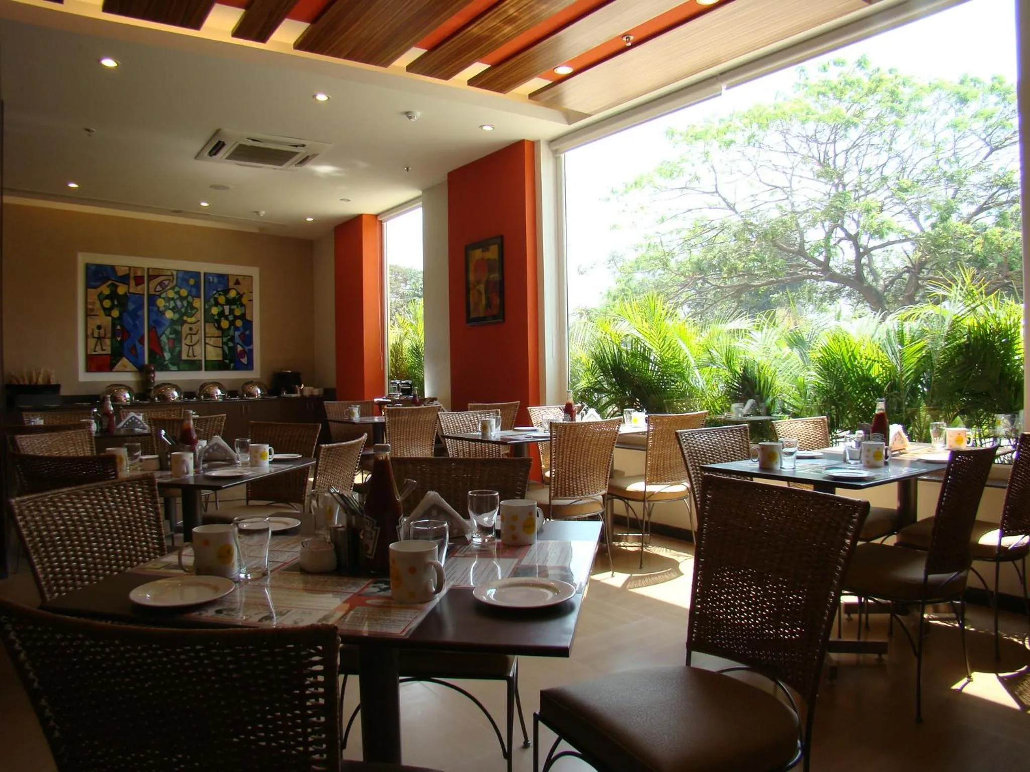 Restaurant/places to eat in Lemon Tree Hotel Chennai