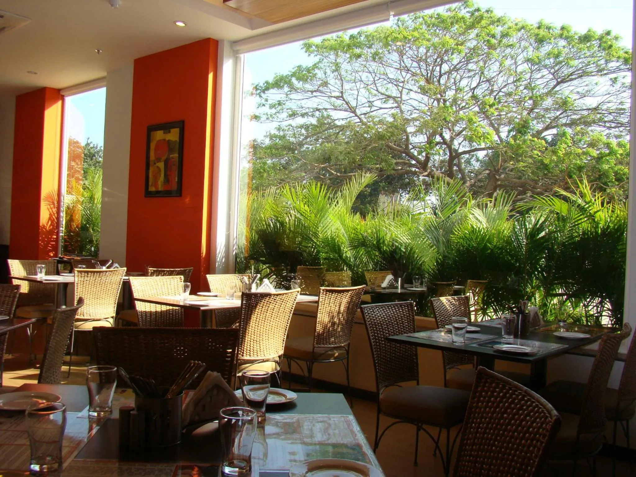 Restaurant/places to eat in Lemon Tree Hotel Chennai