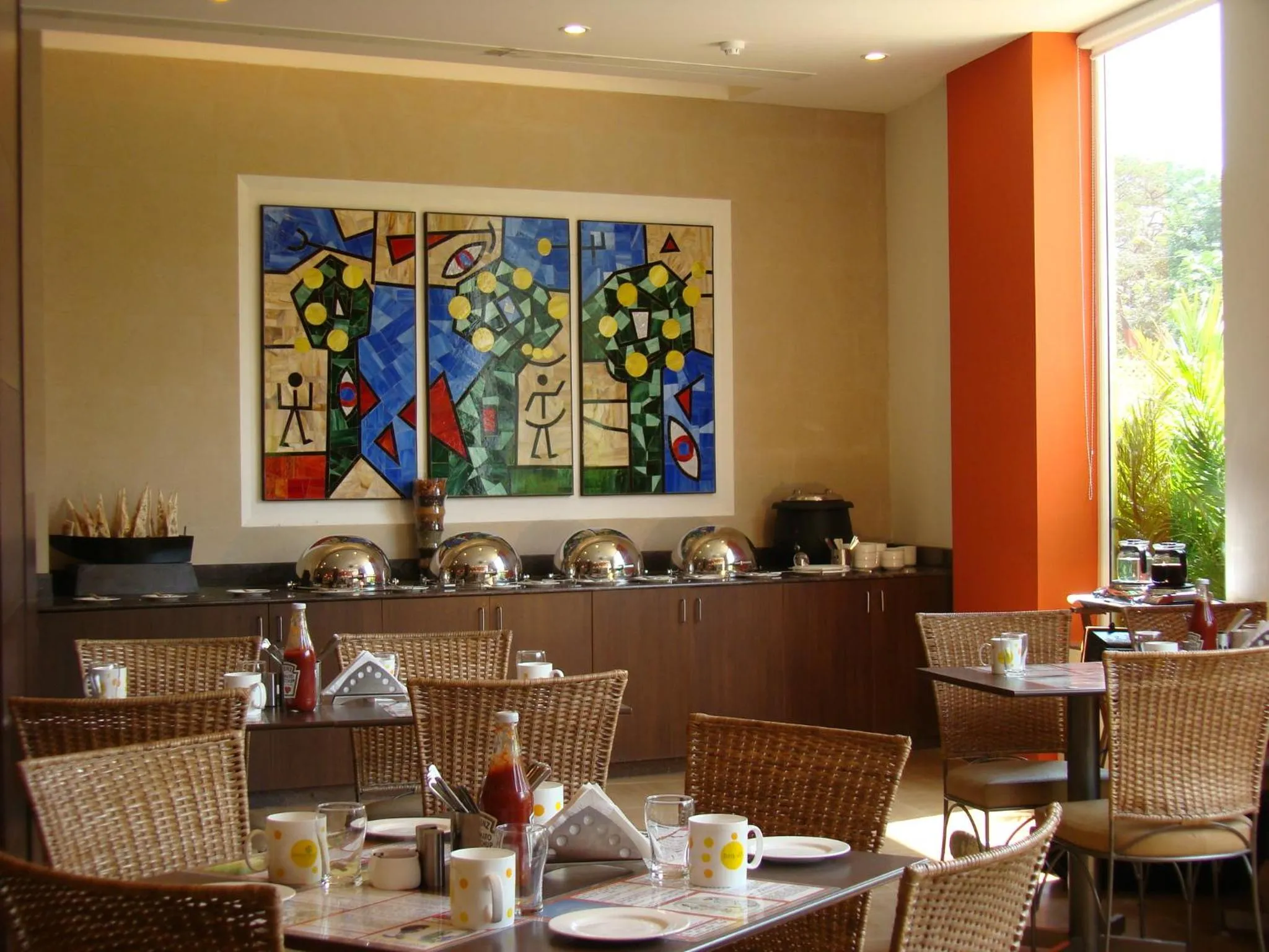 Restaurant/places to eat in Lemon Tree Hotel Chennai