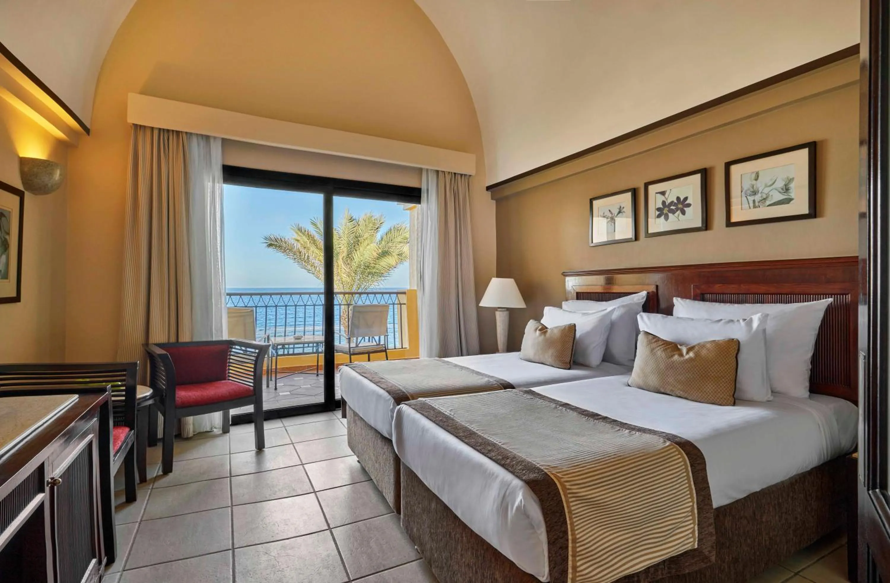 Deluxe Family Twin Room with Sea View - Samaya in JAZ Lamaya Resort