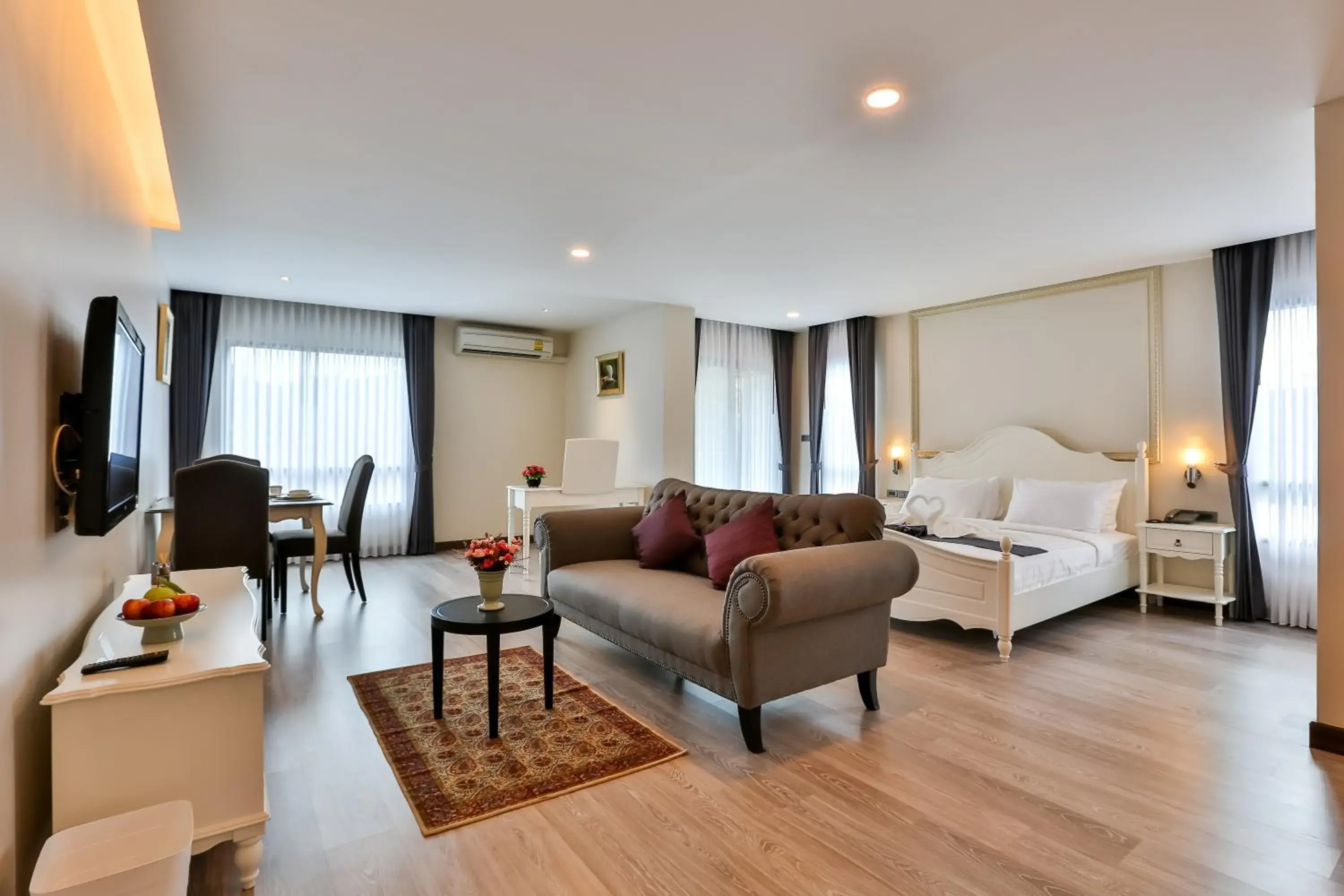 Photo of the whole room in Rung Aroon Hotel By Le Siri Photo of the whole room in Rung Aroon Hotel By Le Siri