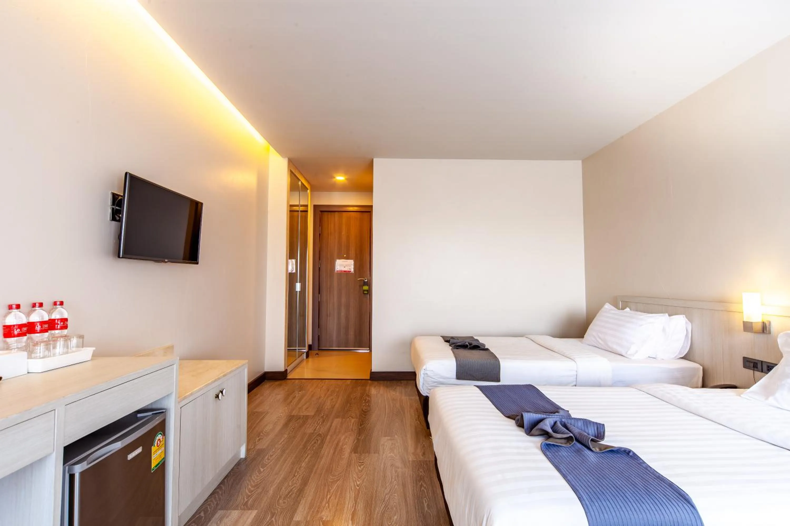 Photo of the whole room, Bed in Rung Aroon Hotel By Le Siri